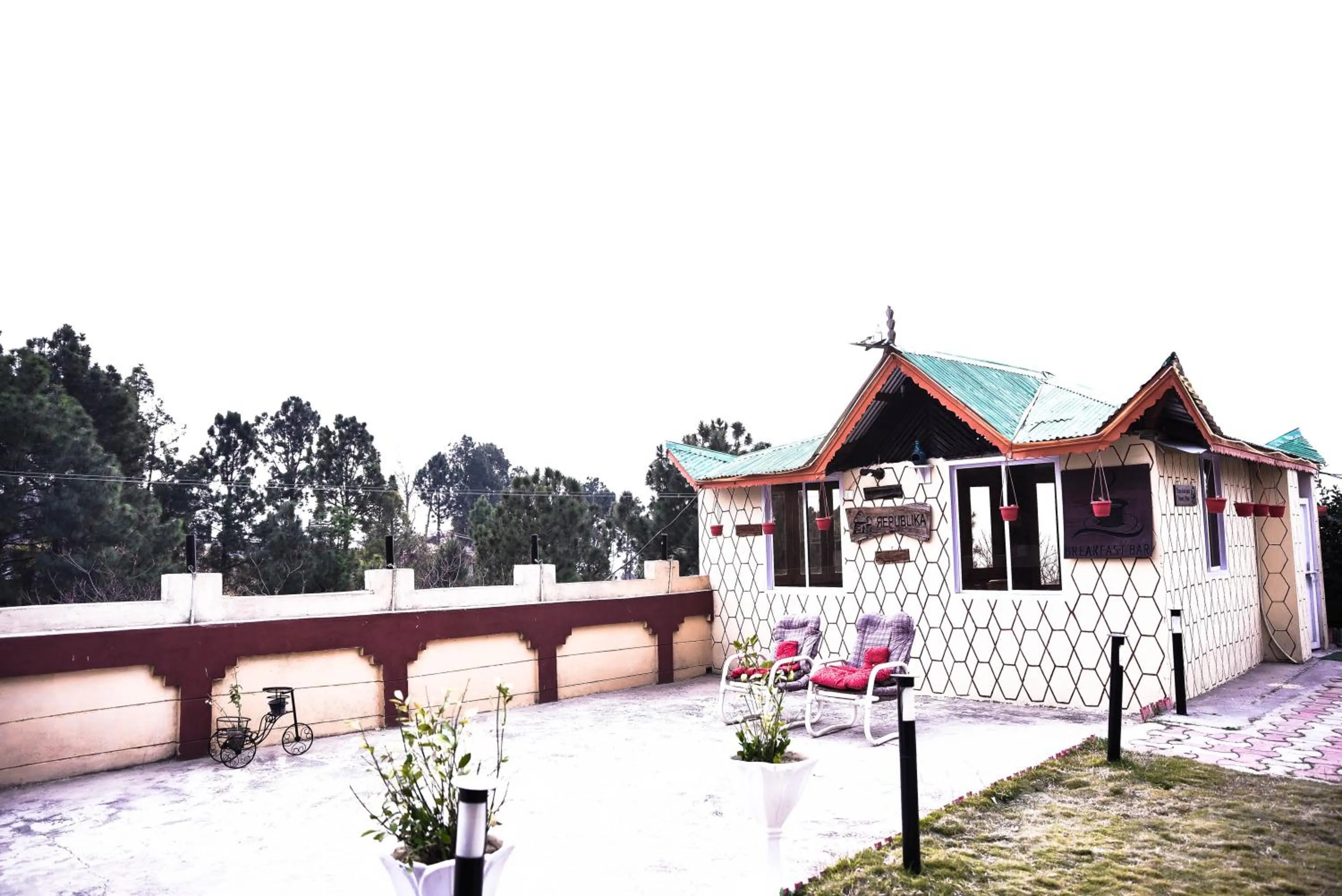 Republika Central Hotel & Resort