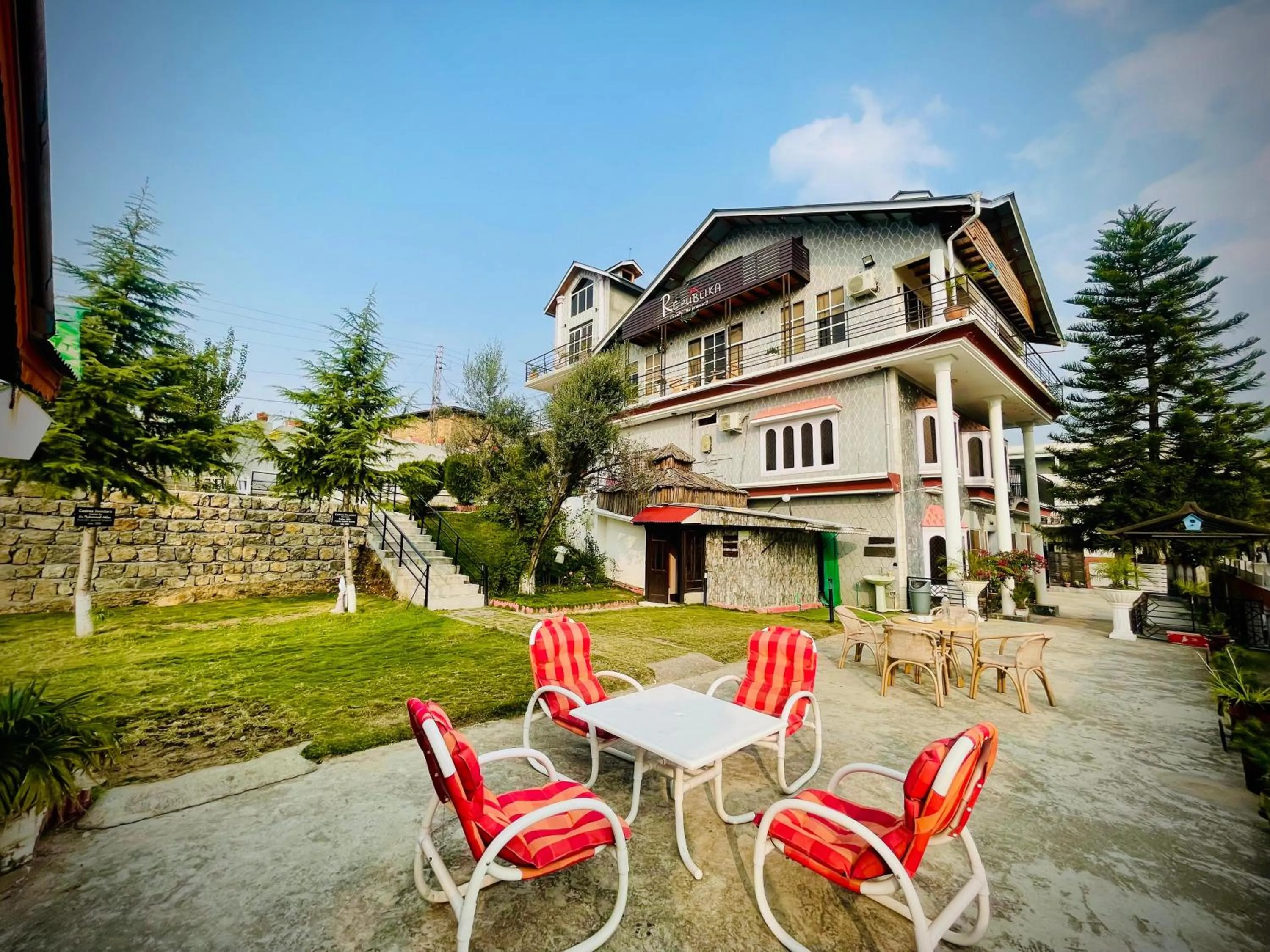 Republika Central Hotel & Resort