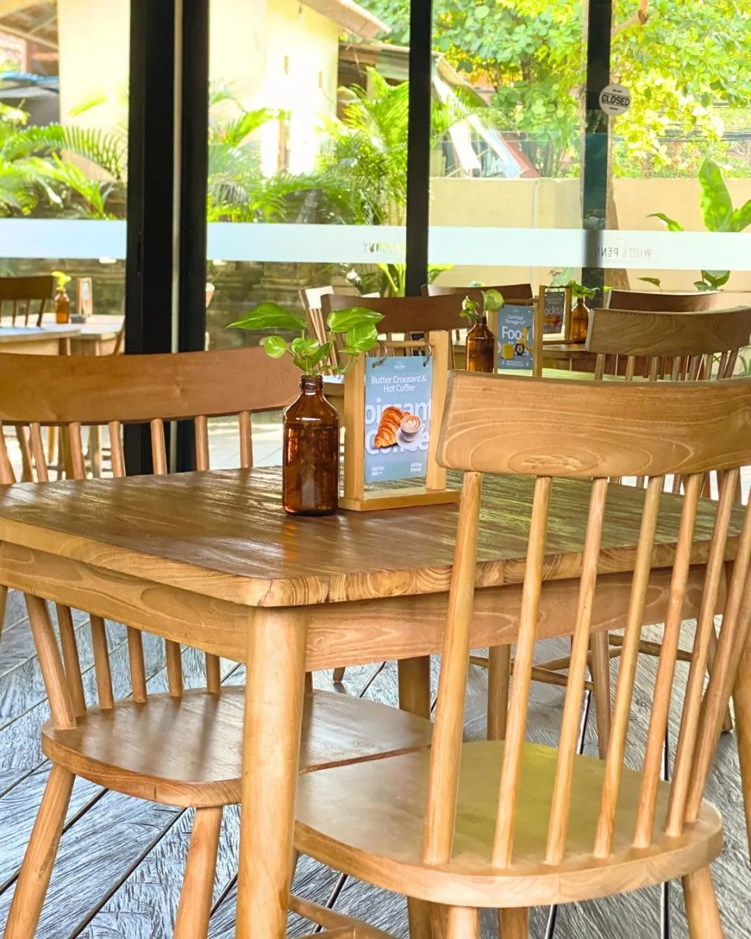 Restaurant/places to eat in White Penny Hostel