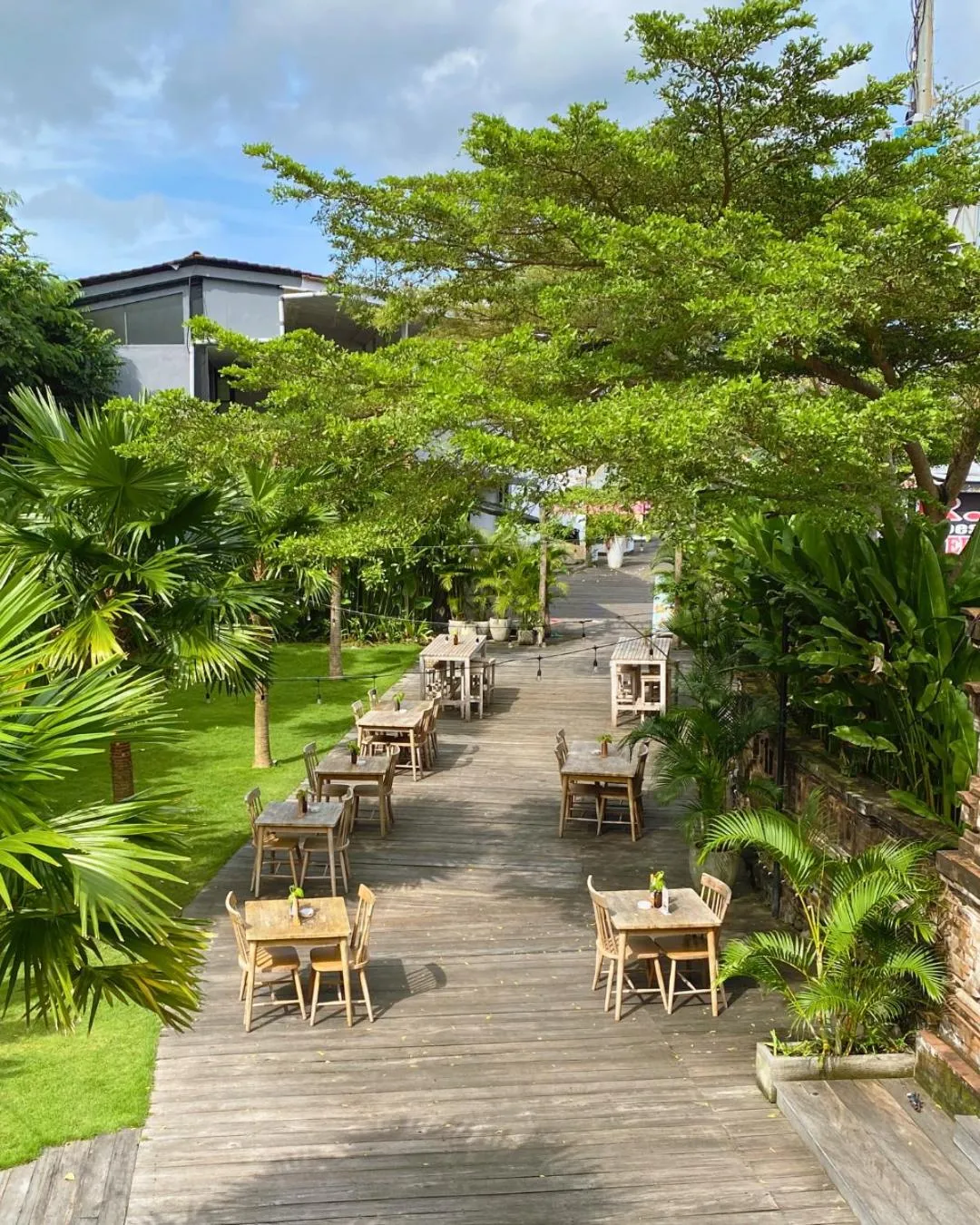 Restaurant/places to eat in White Penny Hostel