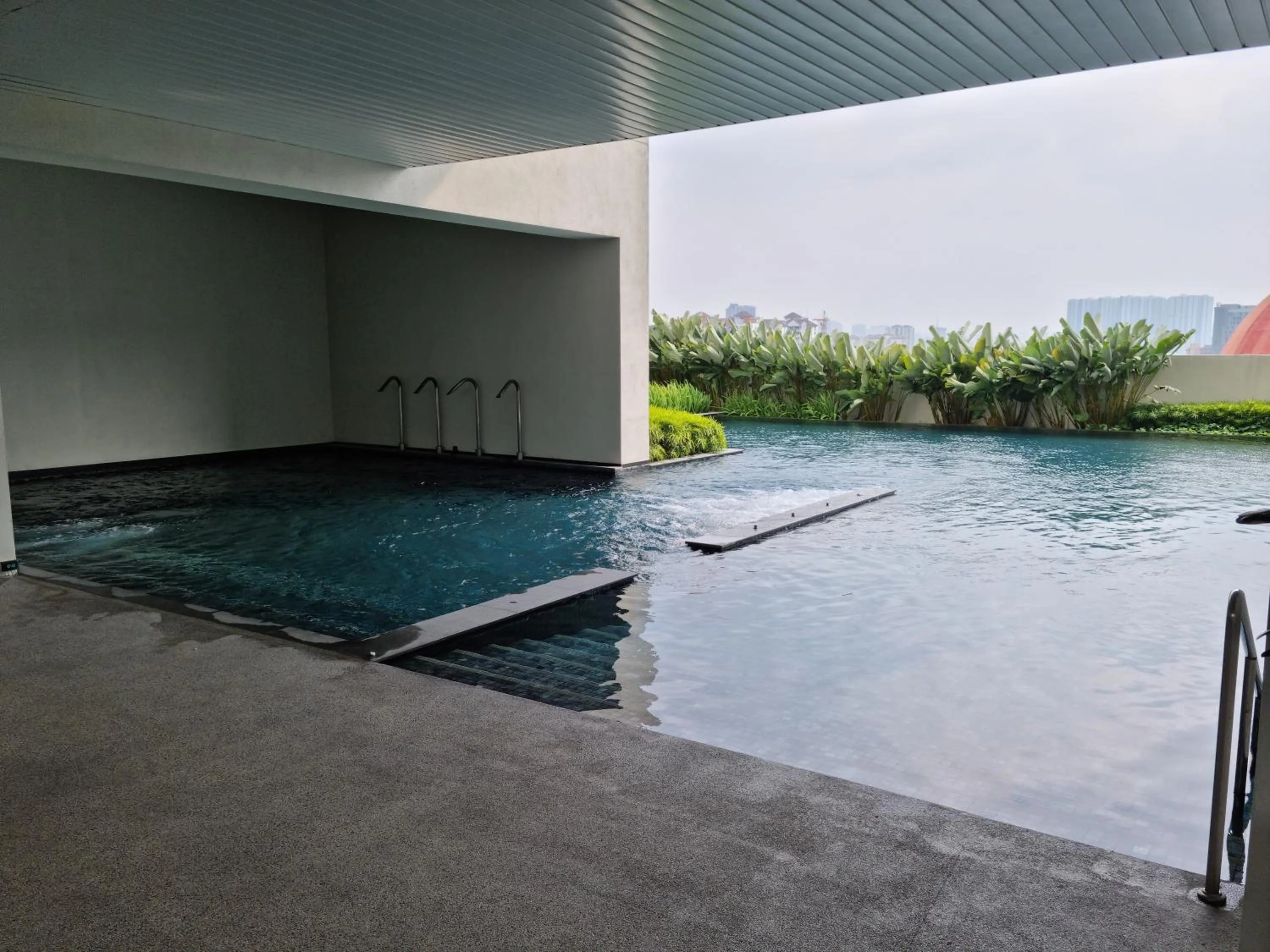 Swimming pool in Una Residence by Maya