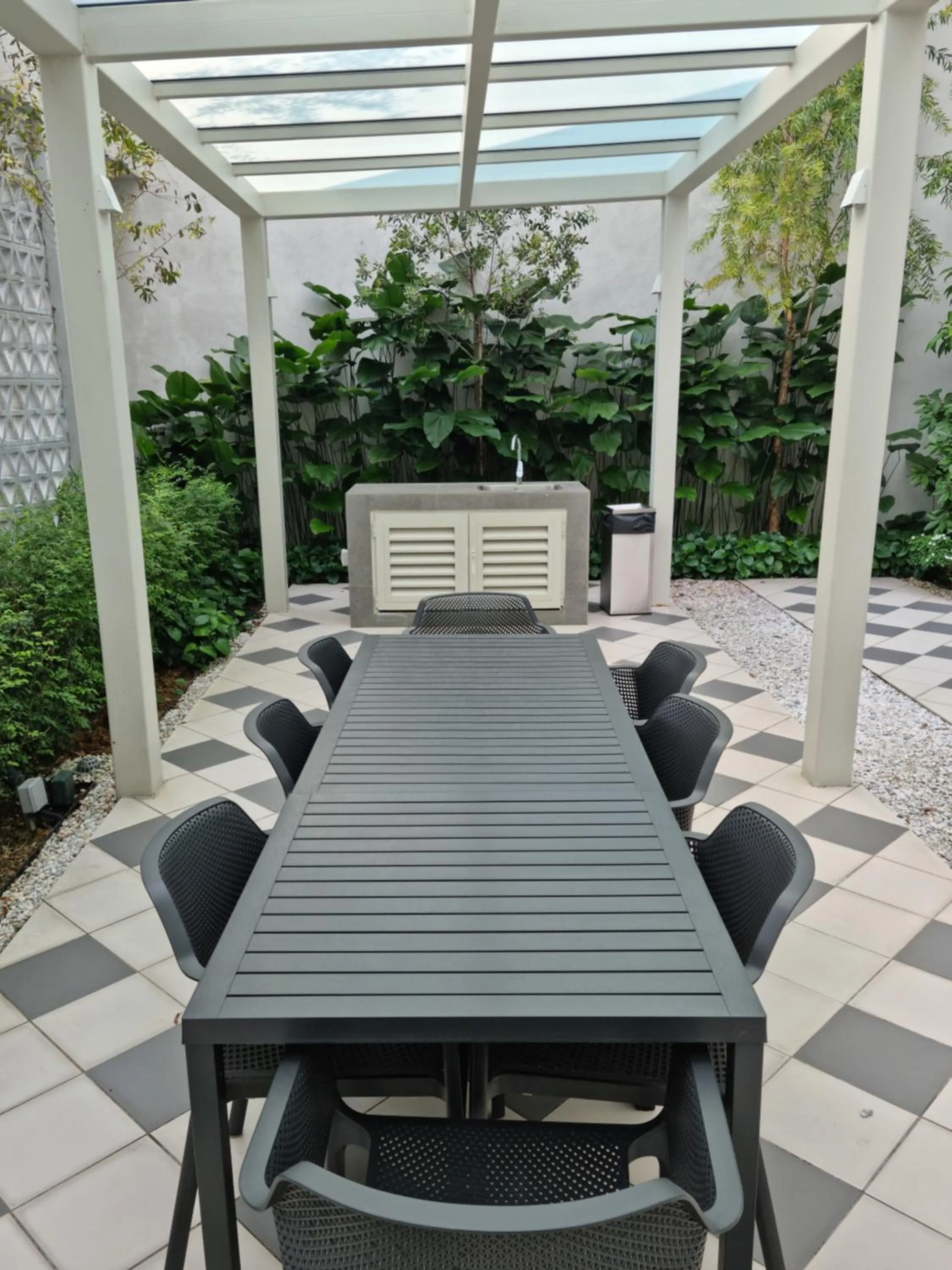 Seating area in Una Residence by Maya