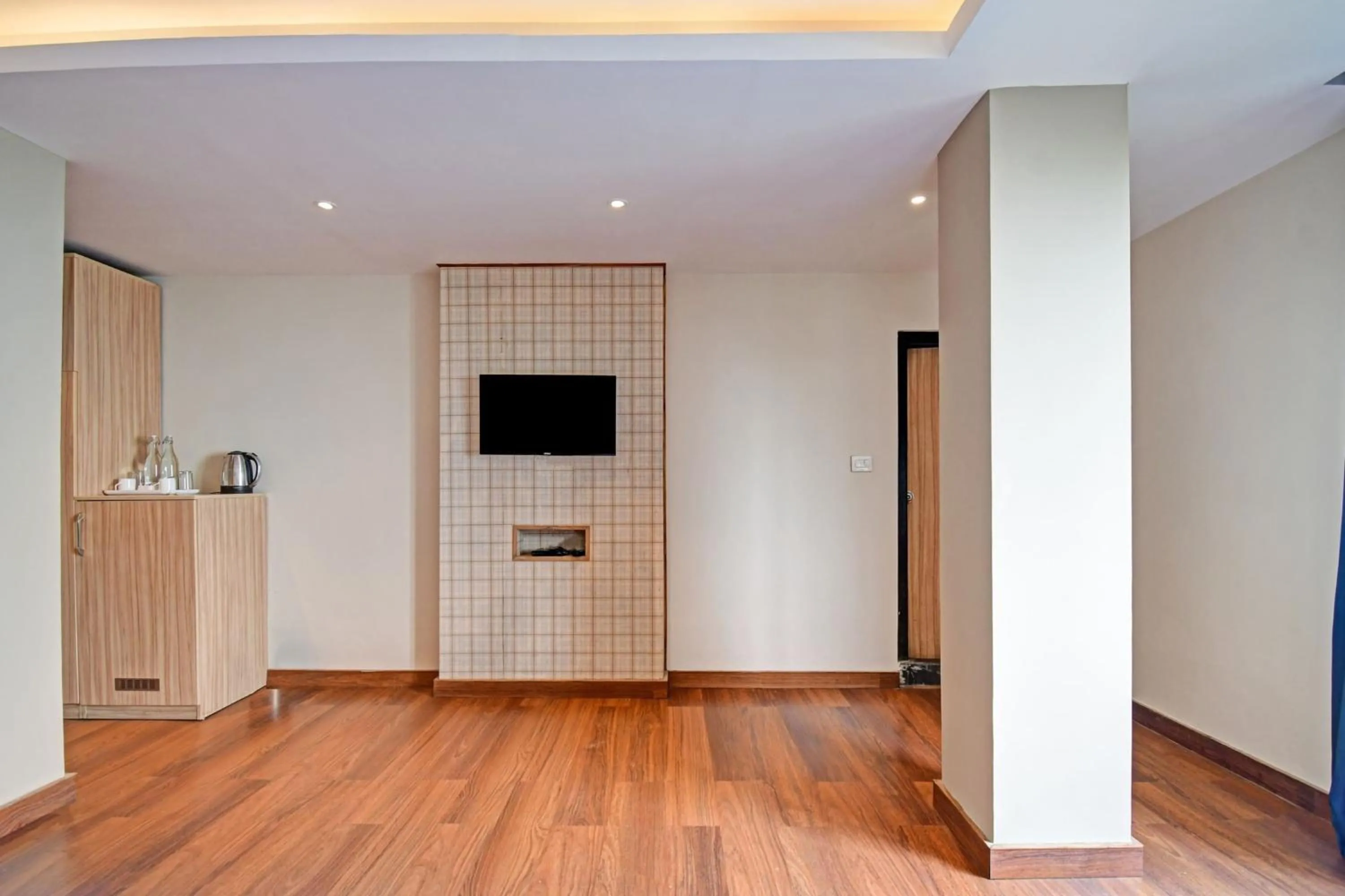 Bedroom in Townhouse Mansarovar Hotel