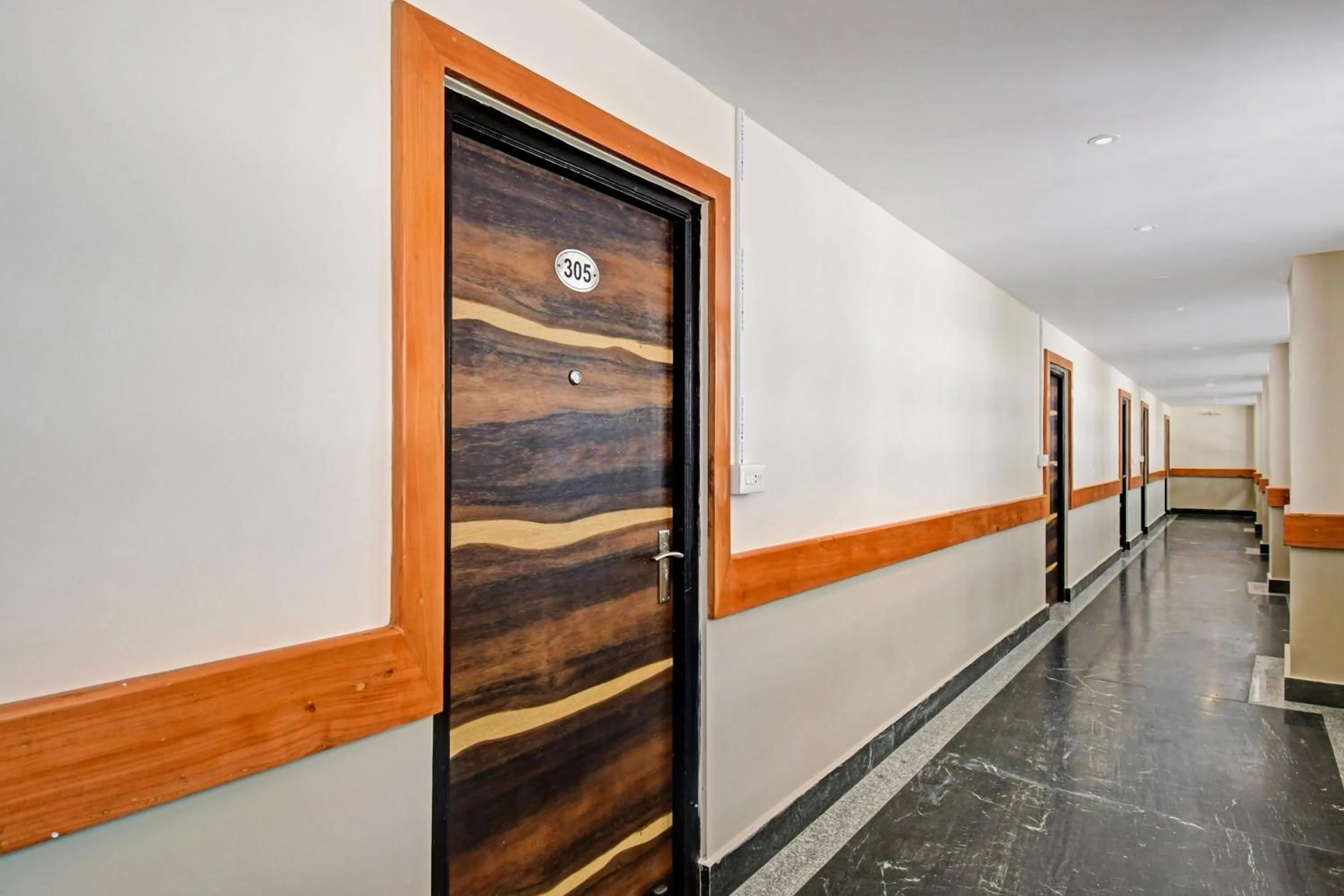 Lobby or reception in Townhouse Mansarovar Hotel