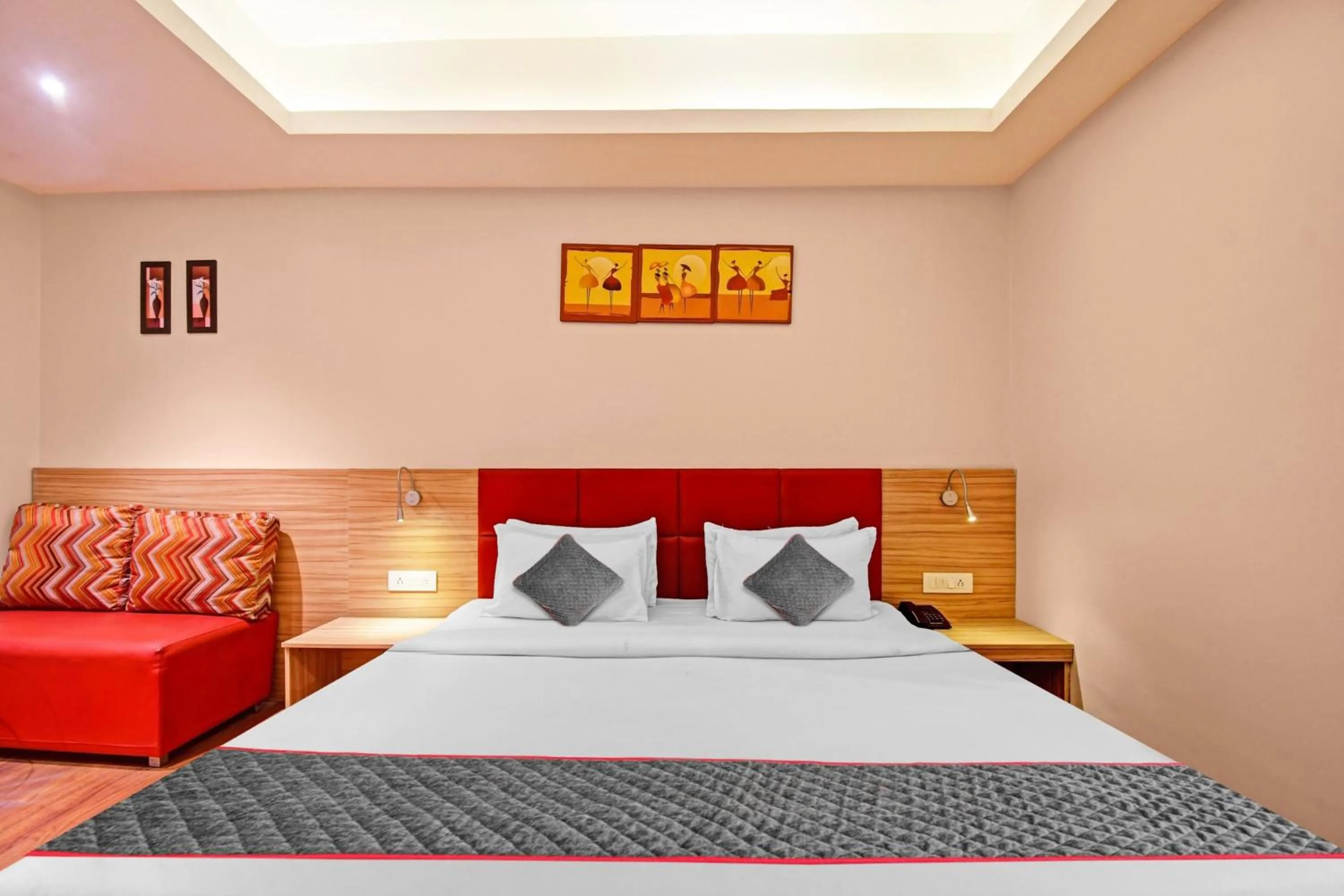 Bedroom, Bed in Townhouse Mansarovar Hotel