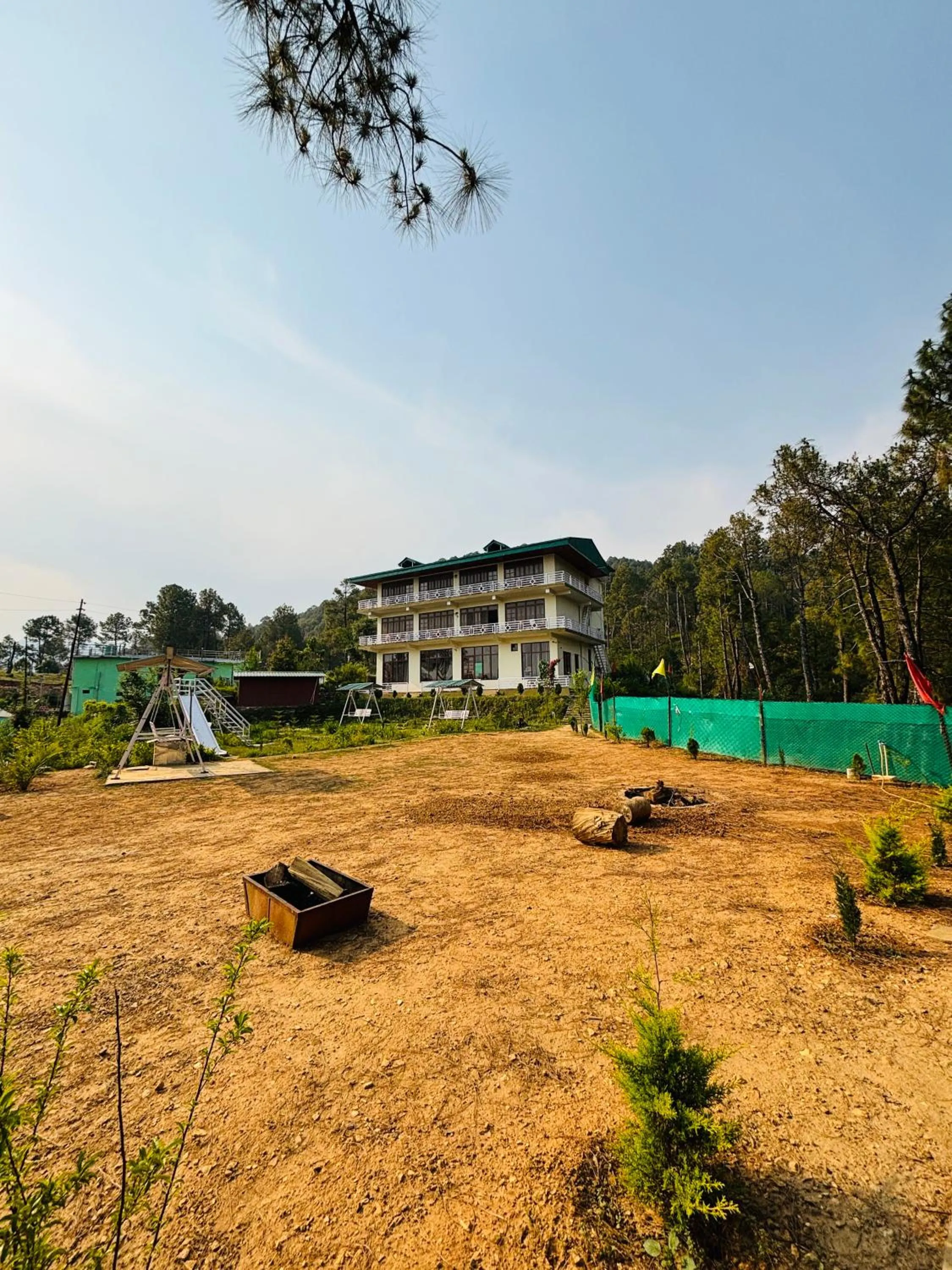 Lap Of Himalayas Resort