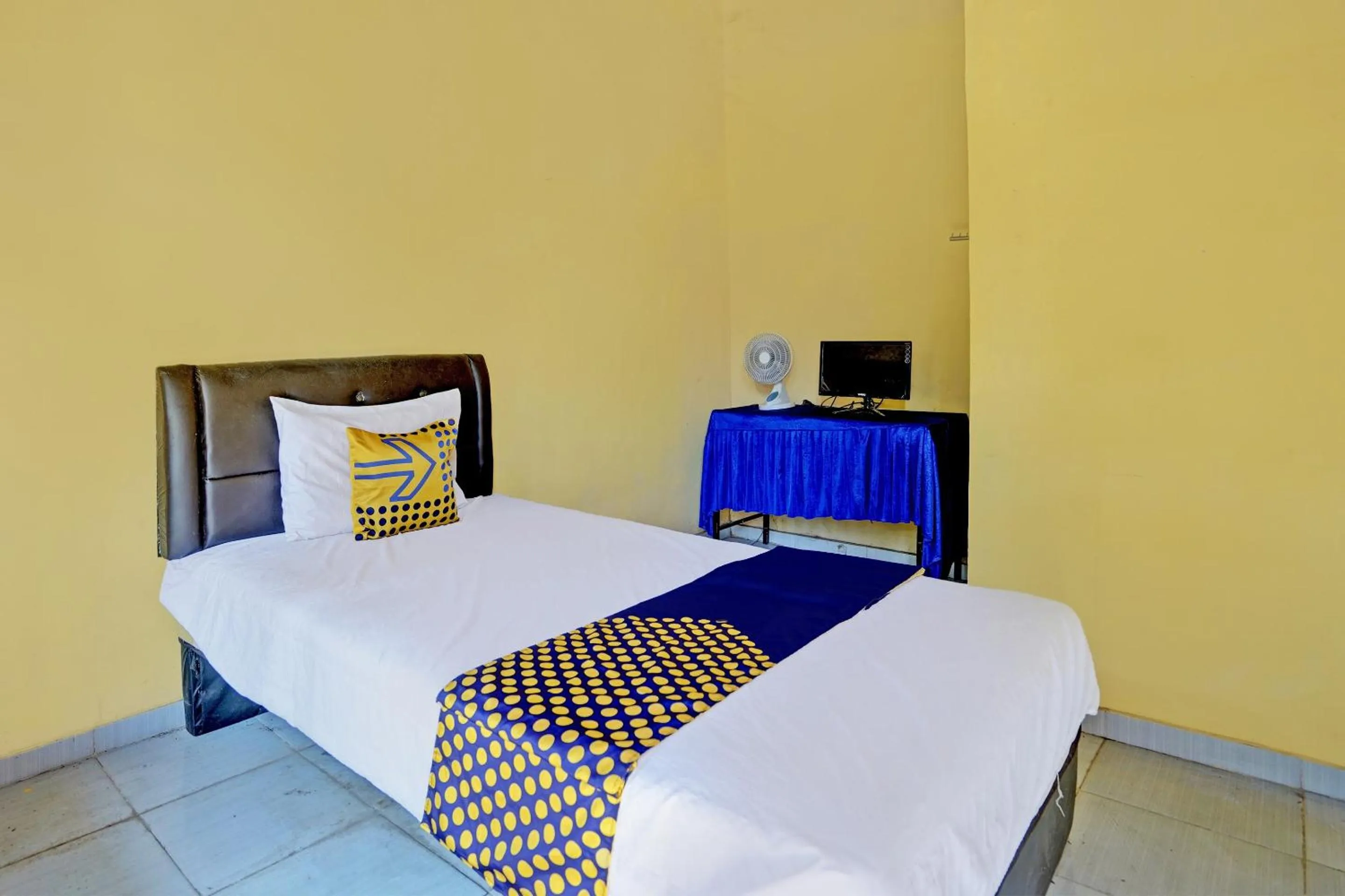 Bedroom, Bed in SPOT ON 92480 Iwn Homestay Syariah