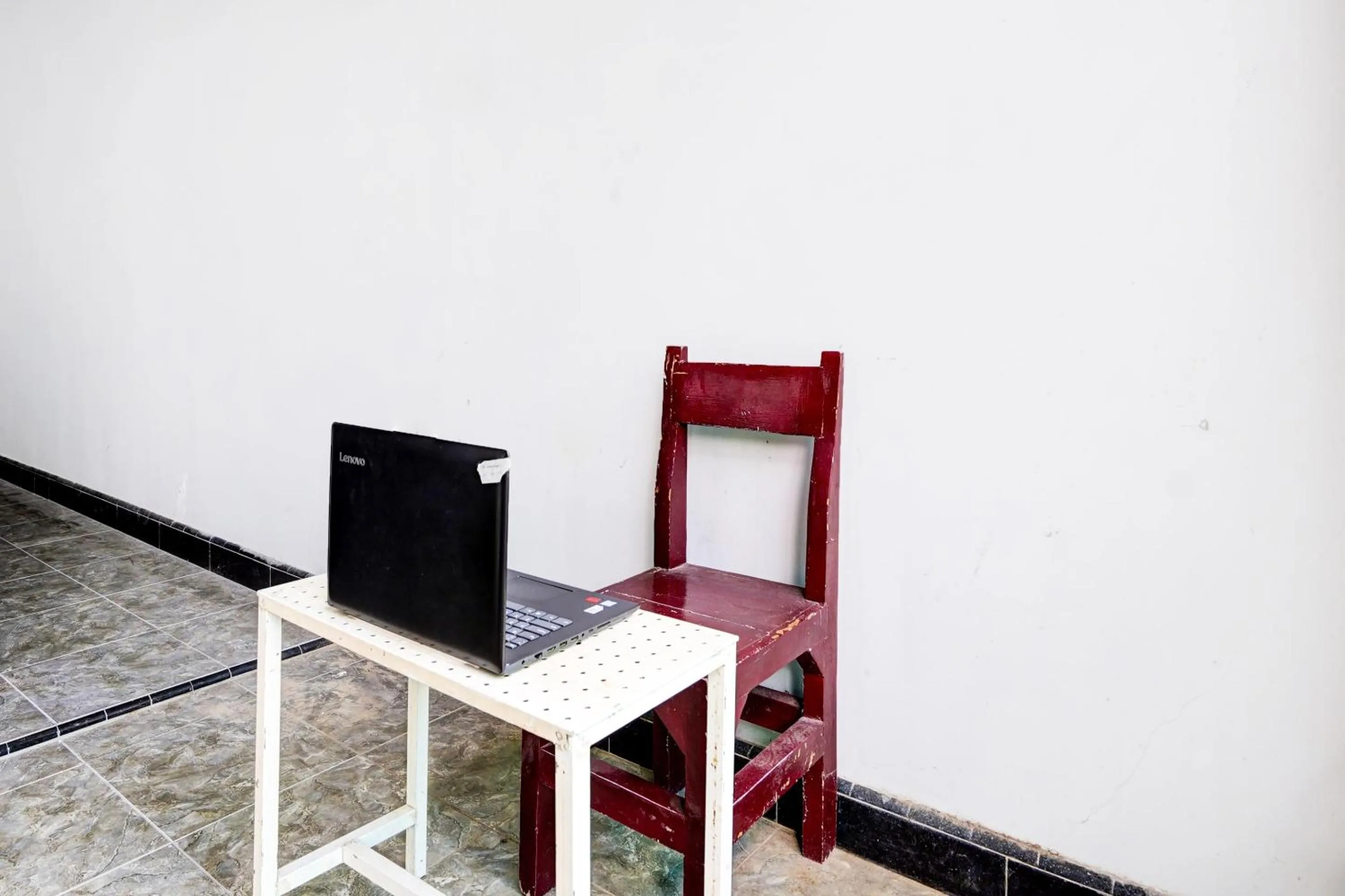 Lobby or reception in SPOT ON 92480 Iwn Homestay Syariah