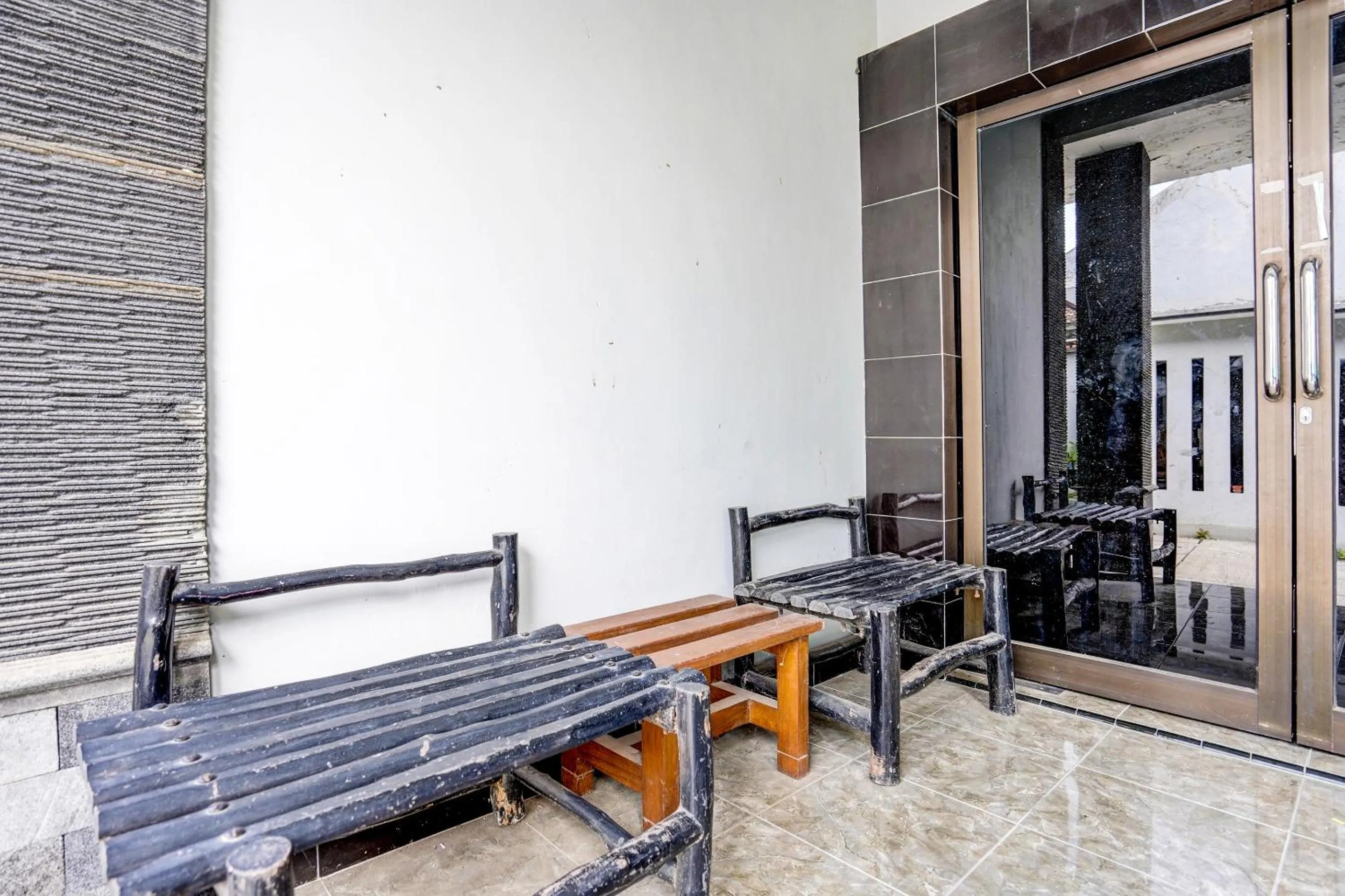 Lobby or reception in SPOT ON 92480 Iwn Homestay Syariah