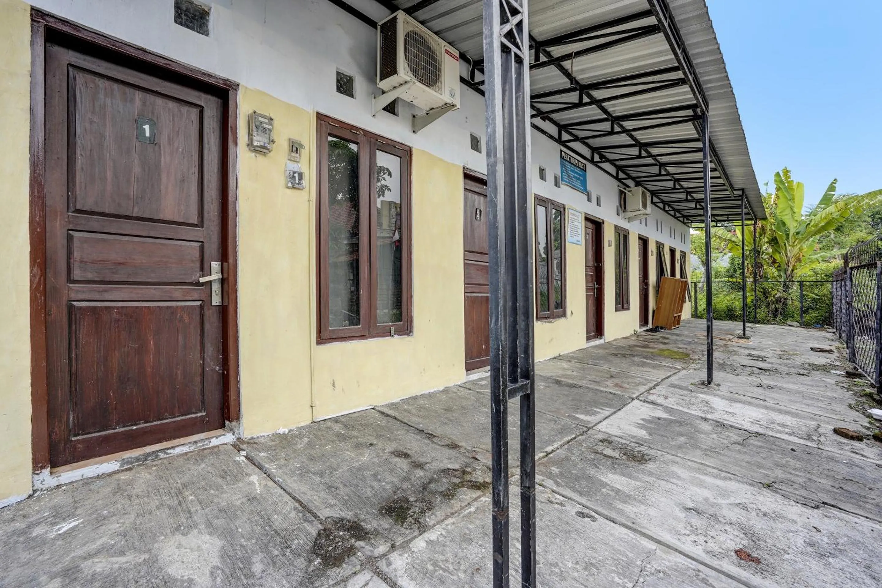 Lobby or reception in SPOT ON 92480 Iwn Homestay Syariah