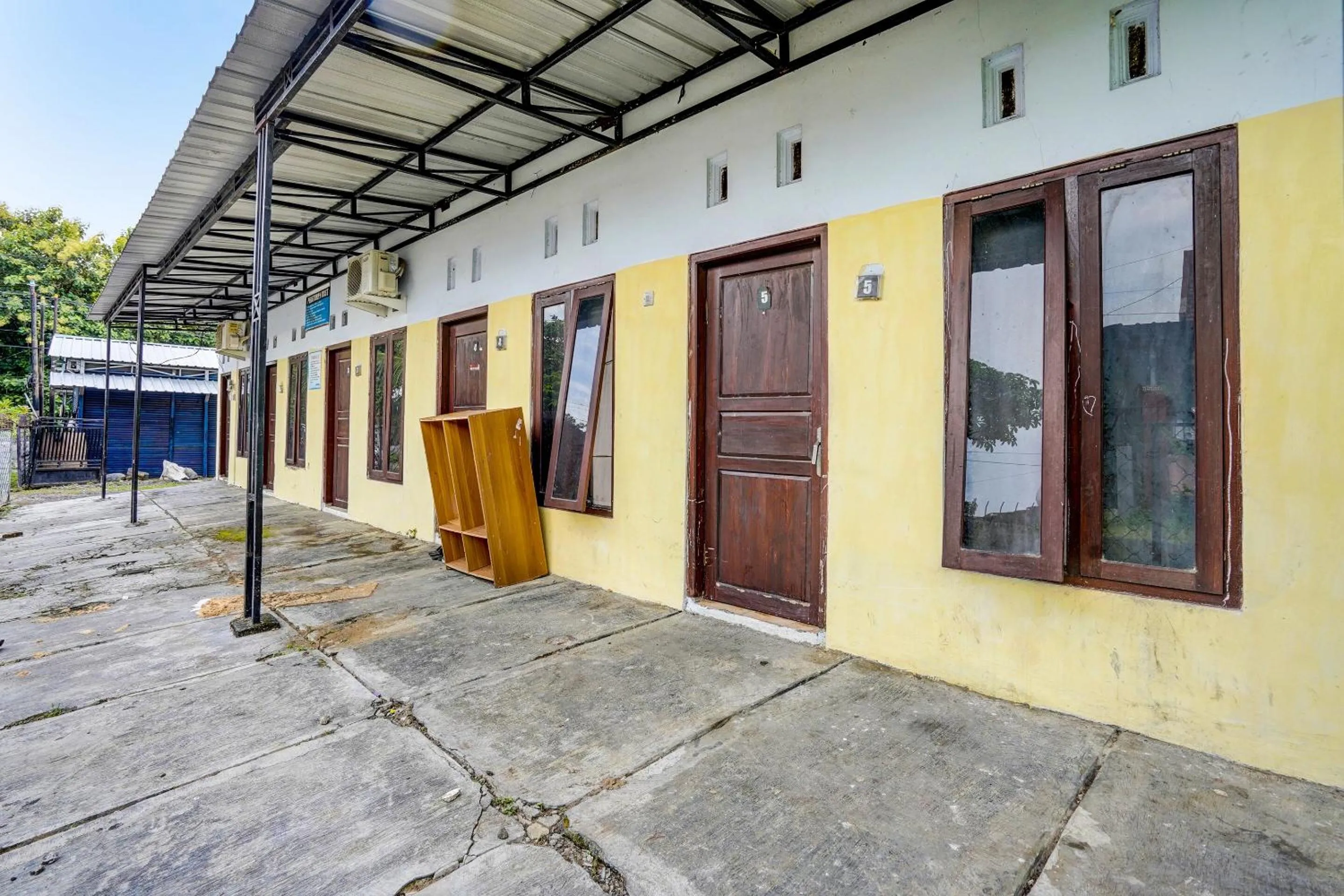 Lobby or reception in SPOT ON 92480 Iwn Homestay Syariah