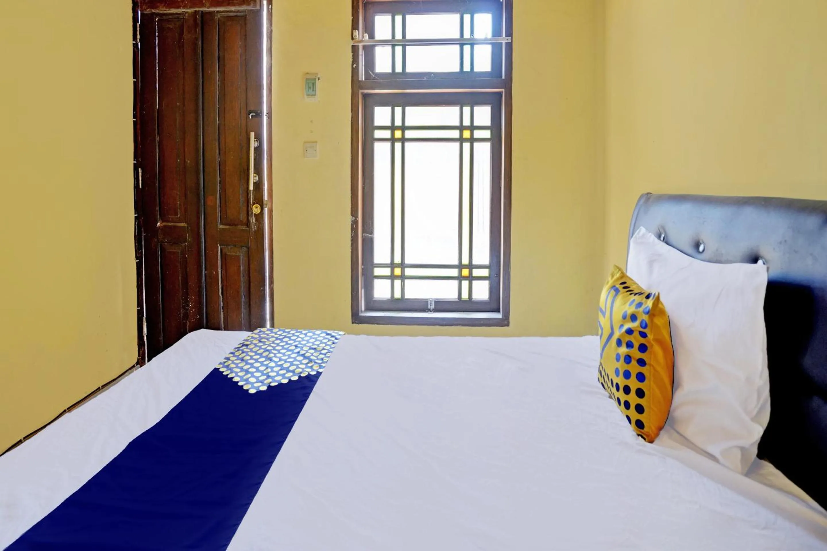 Bedroom, Bed in SPOT ON 92480 Iwn Homestay Syariah