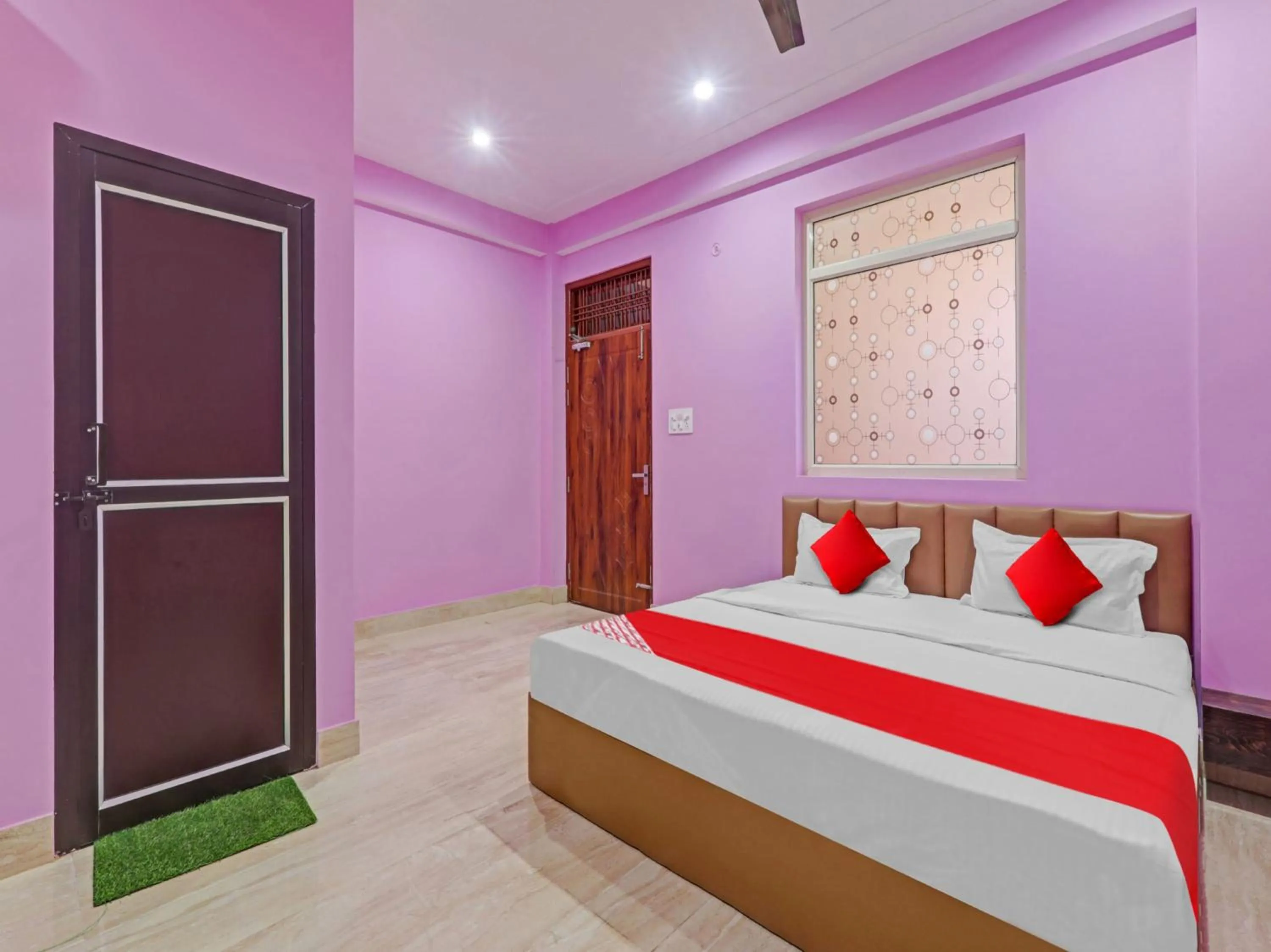 Bathroom, Bed in Hotel O SRV INN