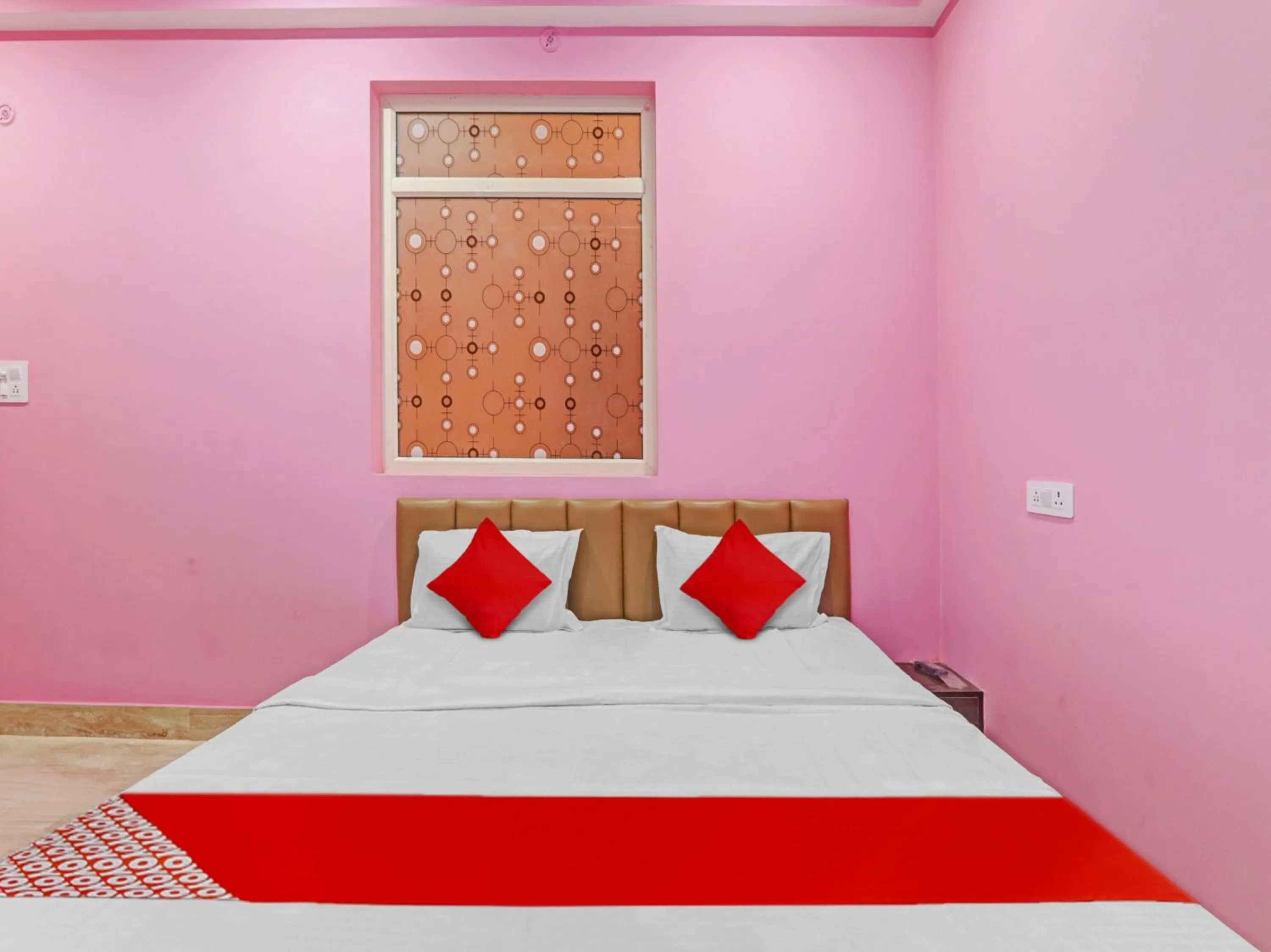 Facade/entrance, Bed in Hotel O SRV INN