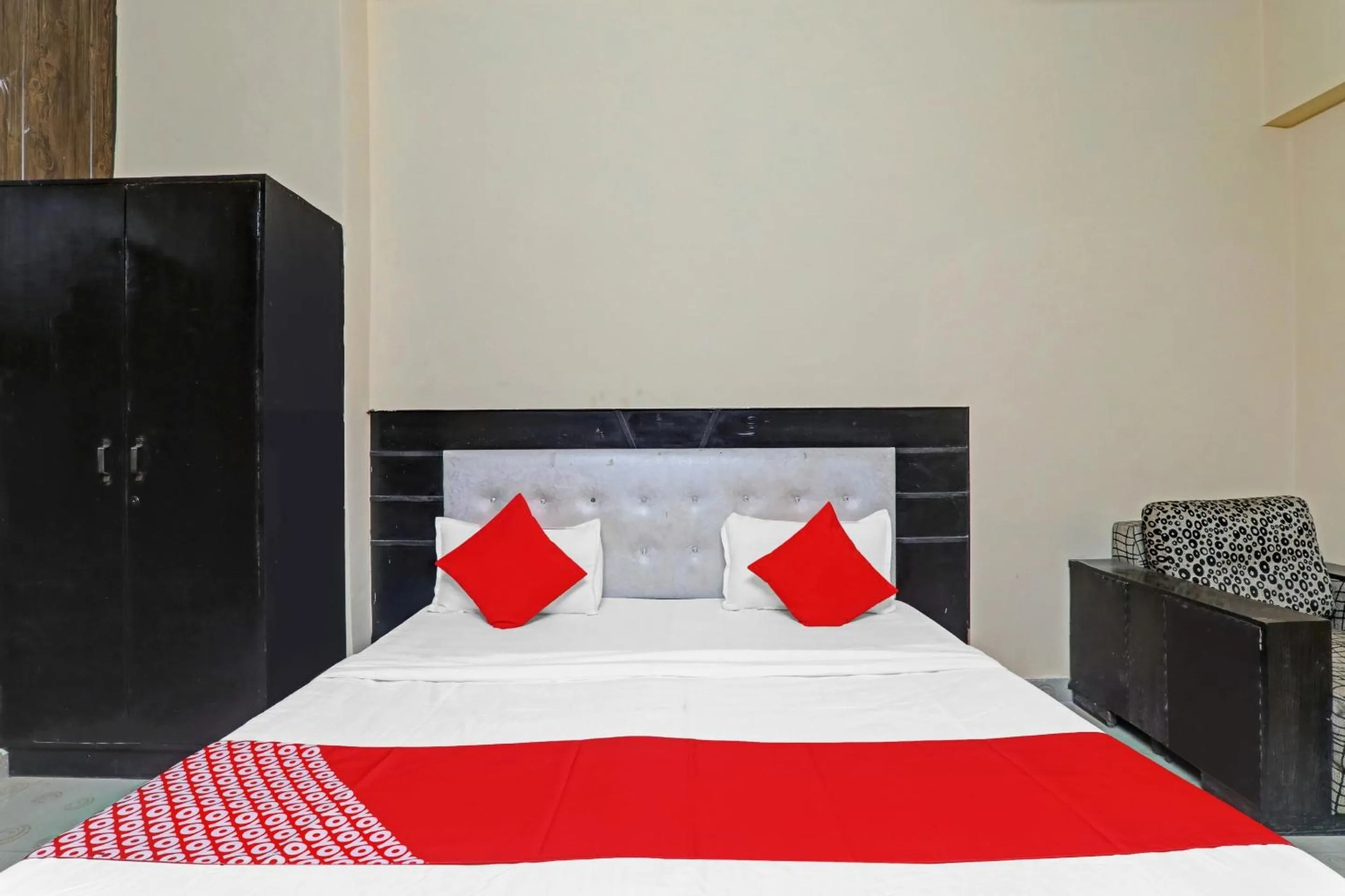 Bedroom, Bed in Super Hotel O Four Square