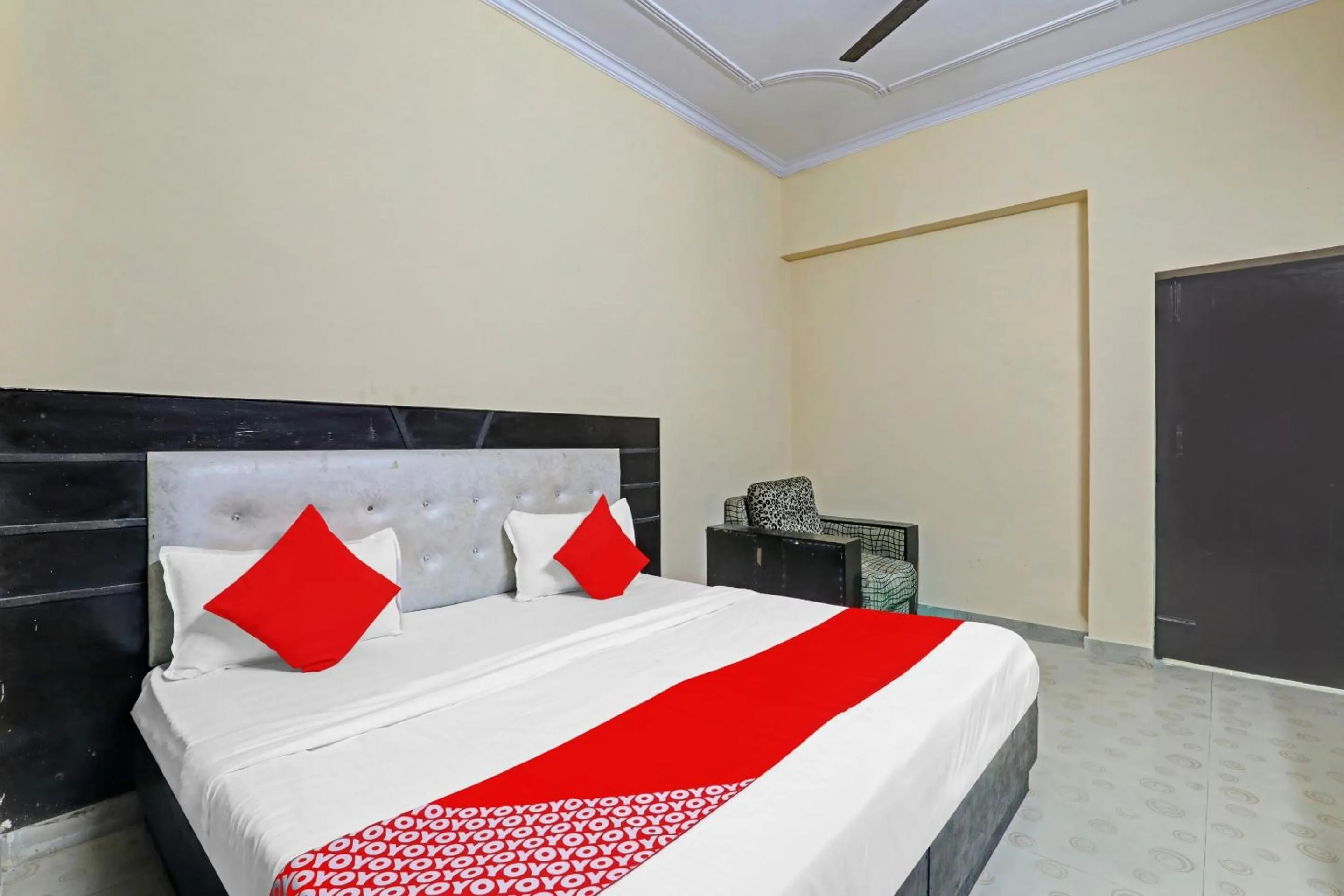 Bedroom, Bed in Super Hotel O Four Square