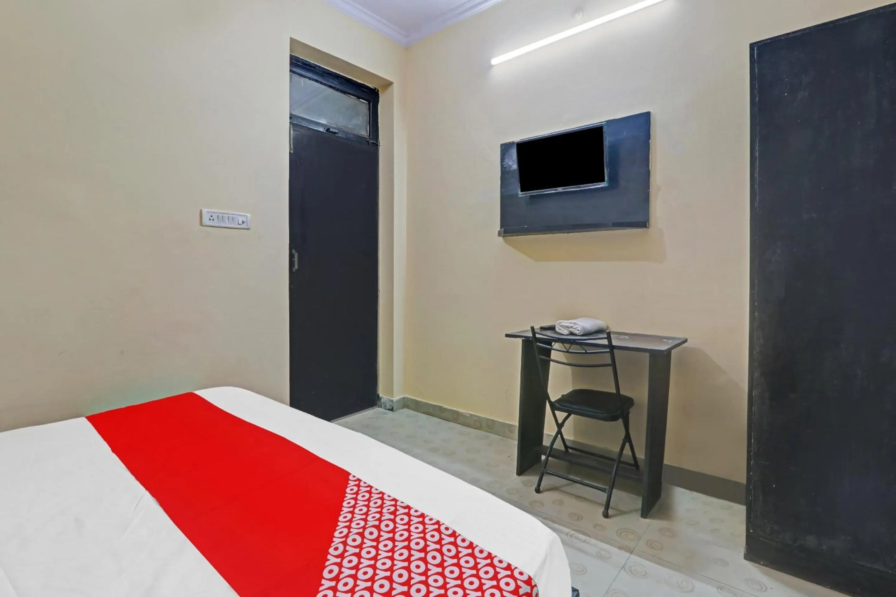 Bedroom, Bed in Super Hotel O Four Square