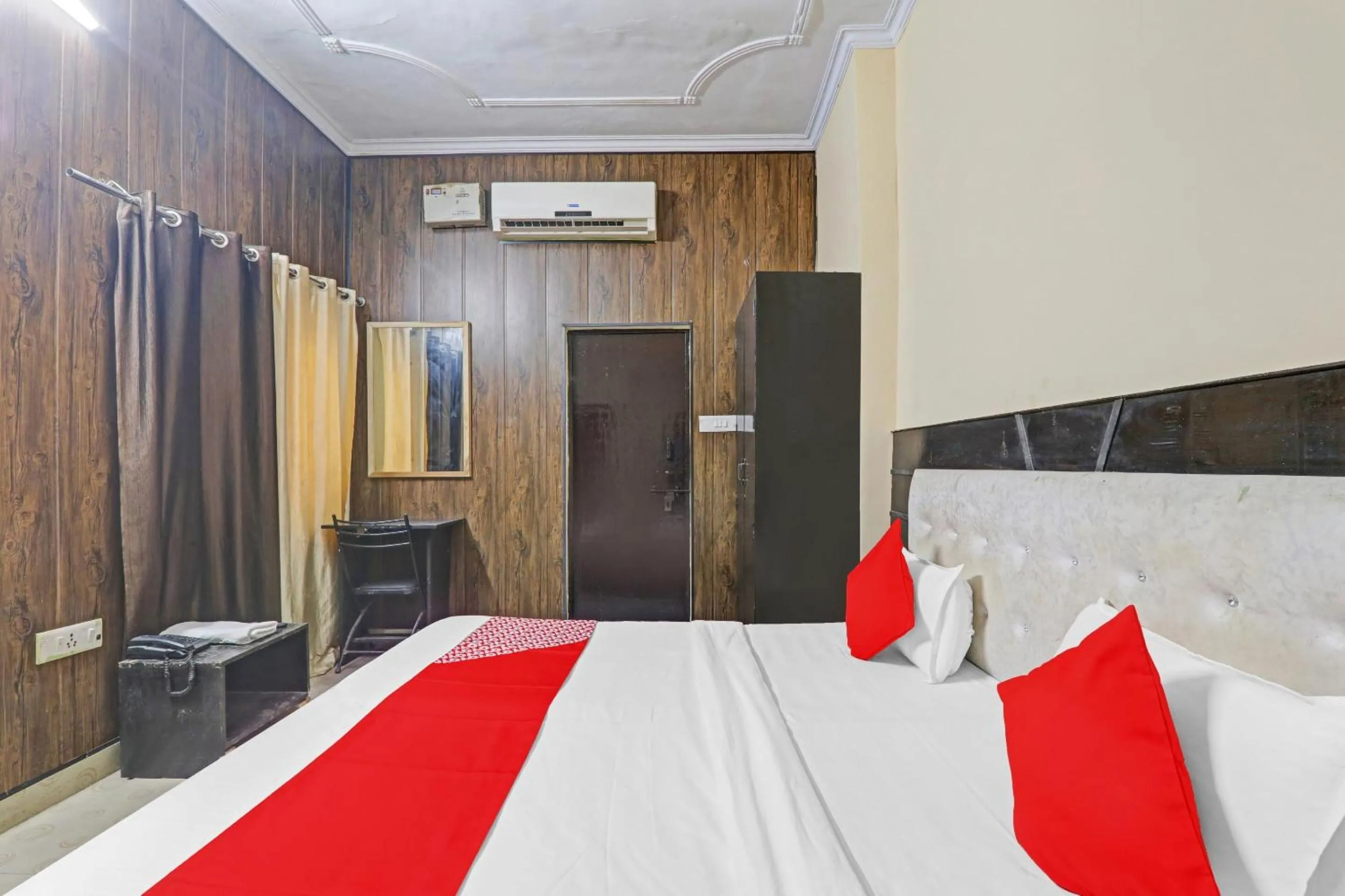 Bedroom, Bed in Super Hotel O Four Square