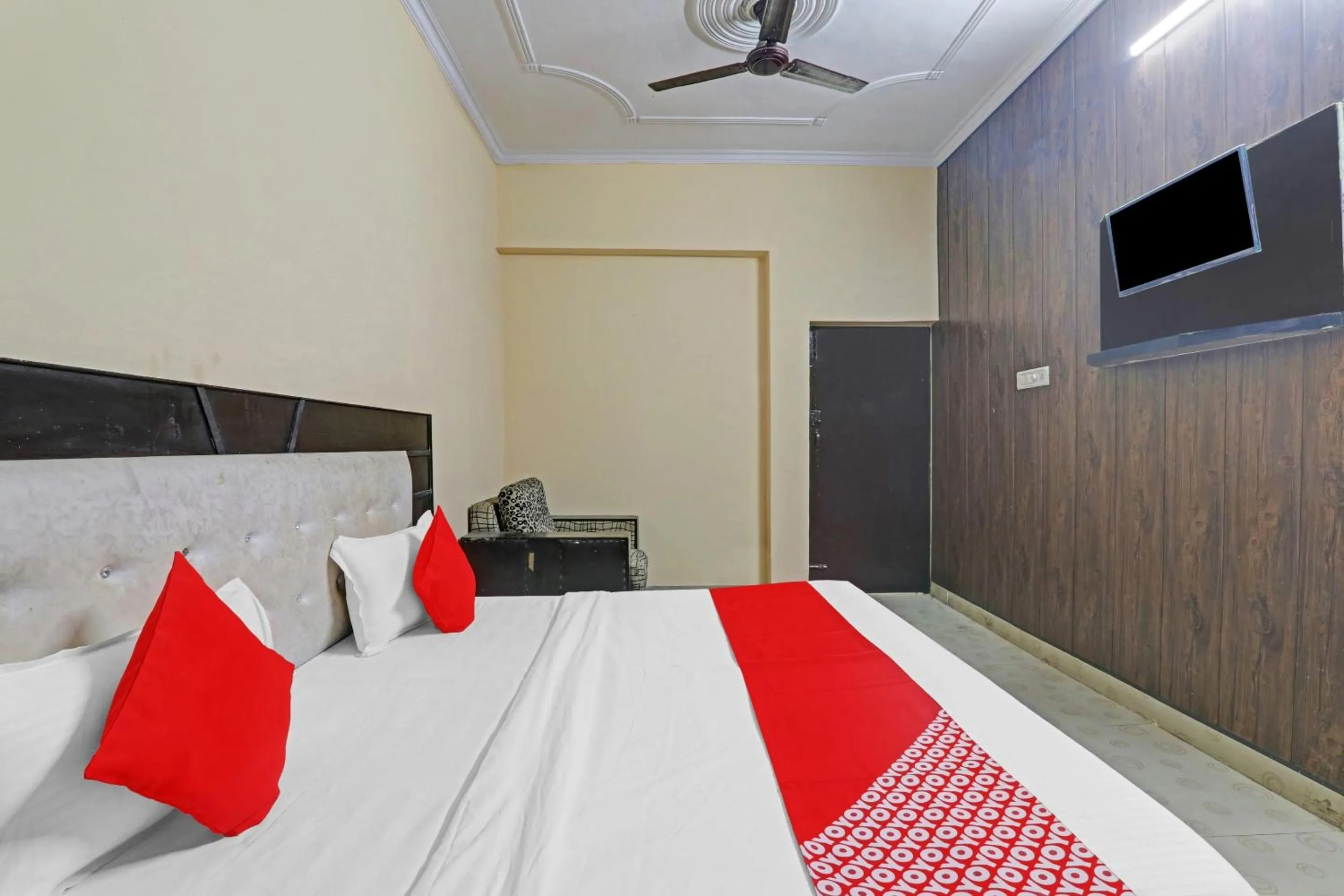 Bedroom, Bed in Super Hotel O Four Square