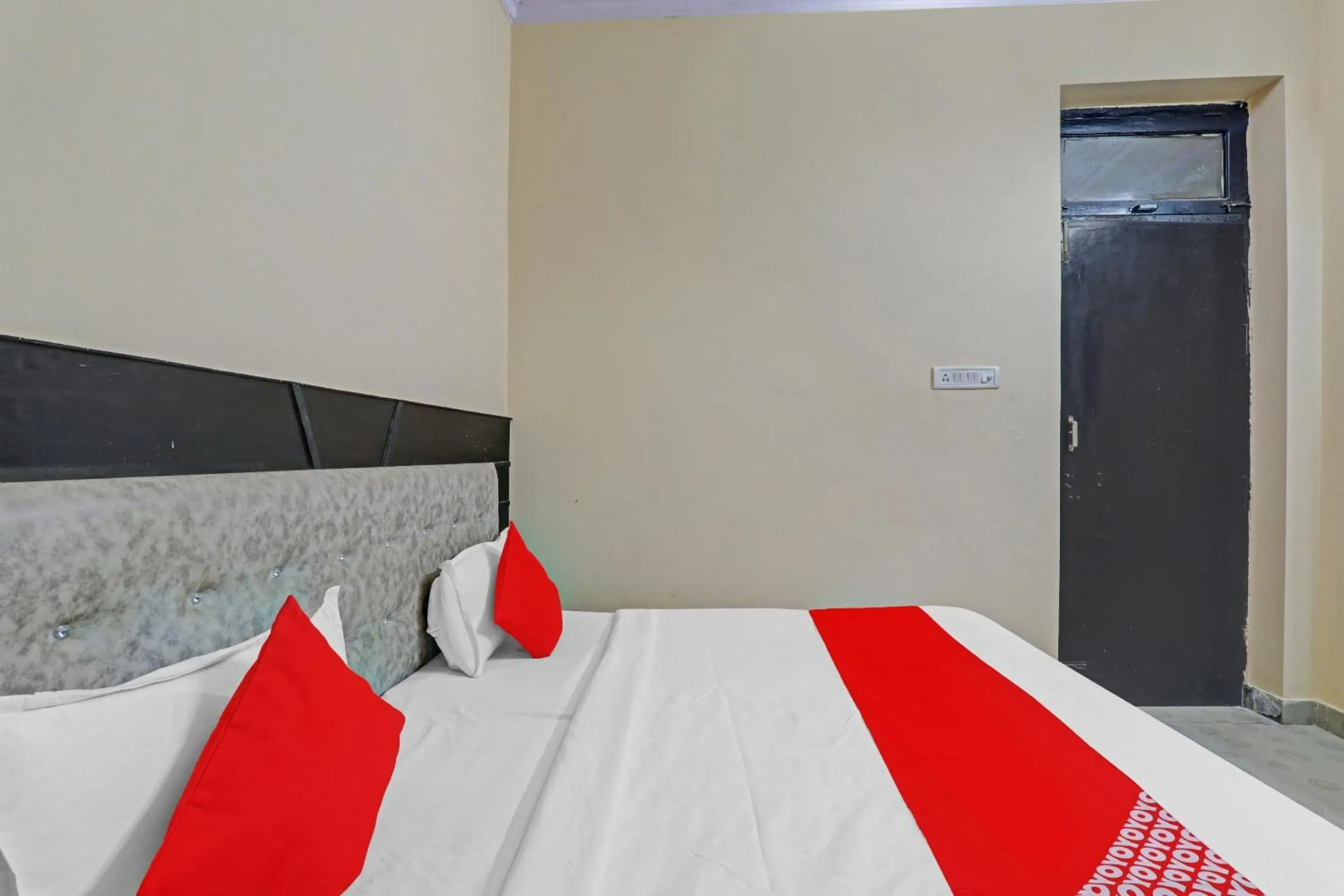 Bedroom, Bed in Super Hotel O Four Square