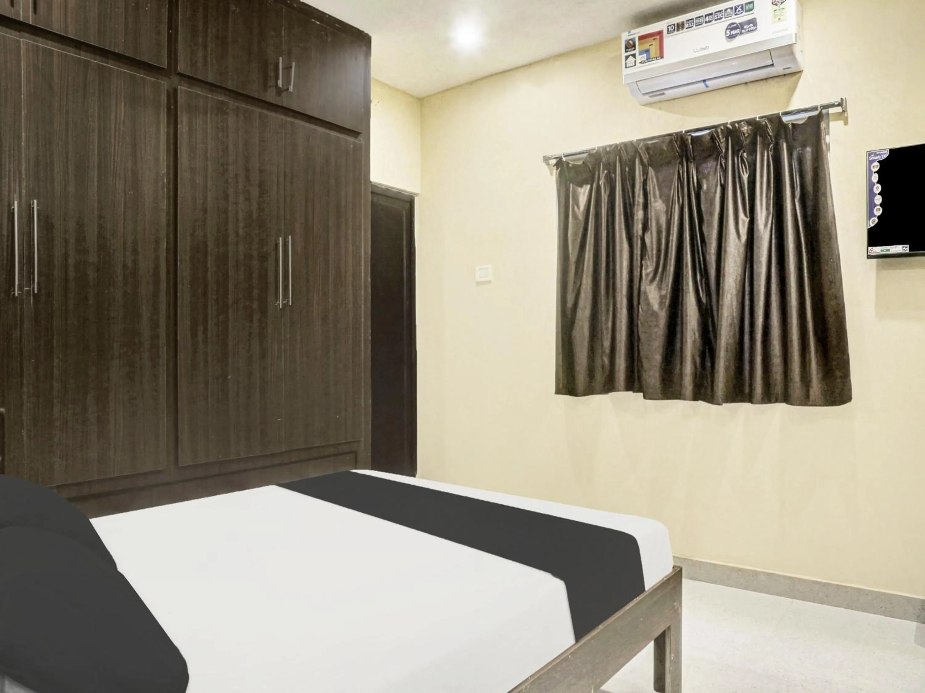 Bedroom in SPOT ON Grand Mantralayam
