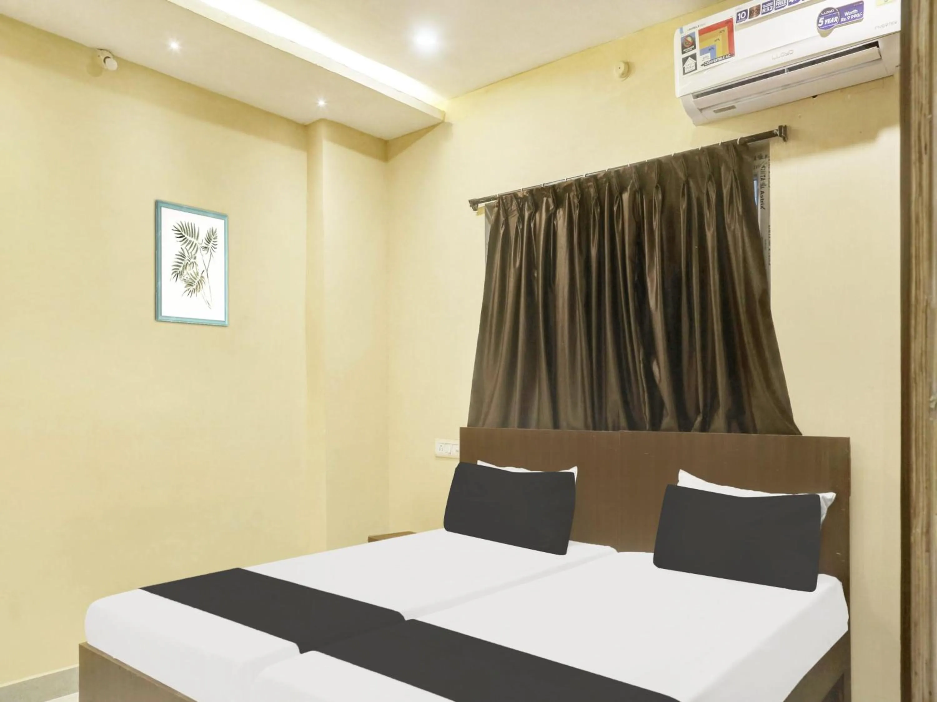 Bedroom in SPOT ON Grand Mantralayam