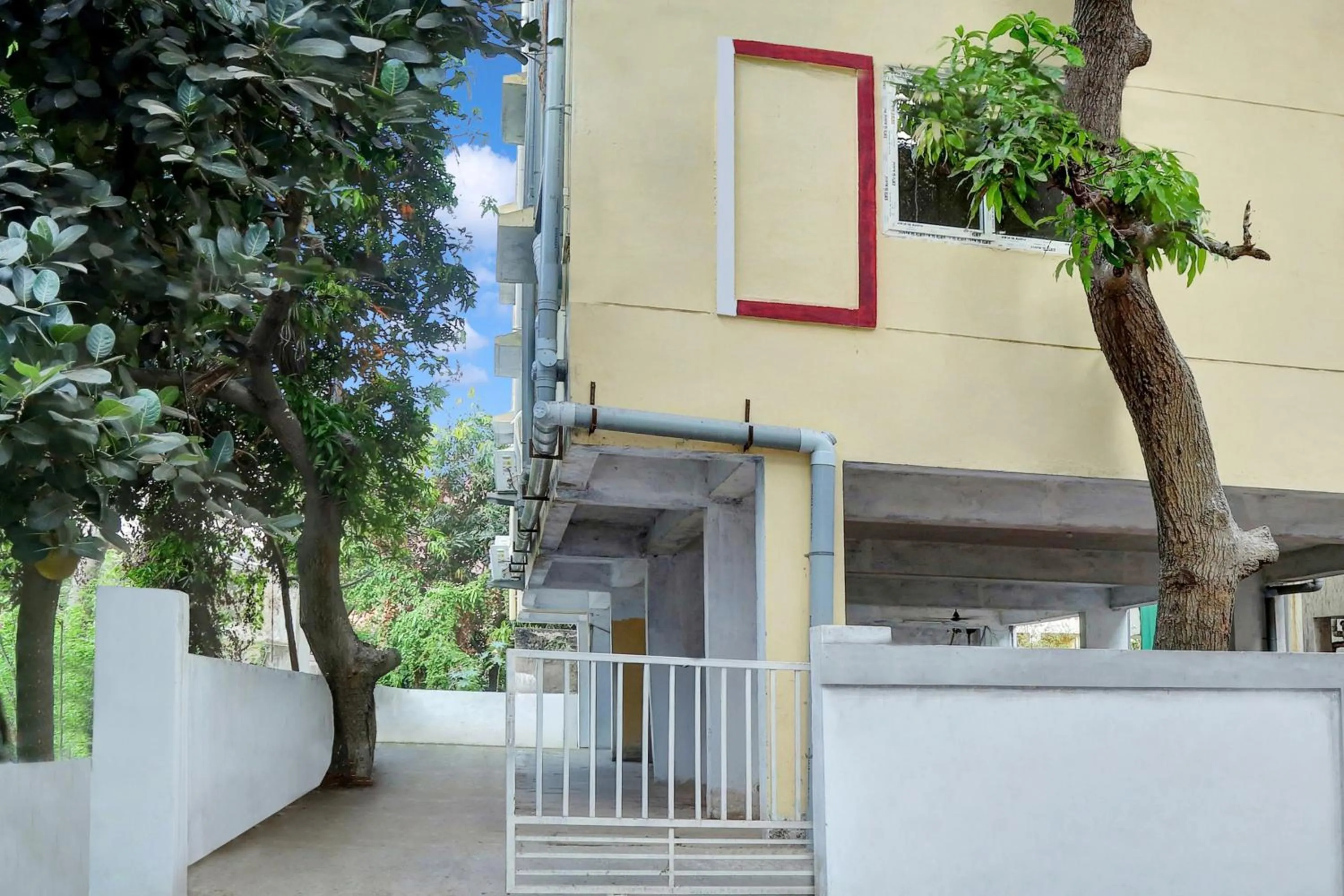 Facade/entrance in SPOT ON Grand Mantralayam