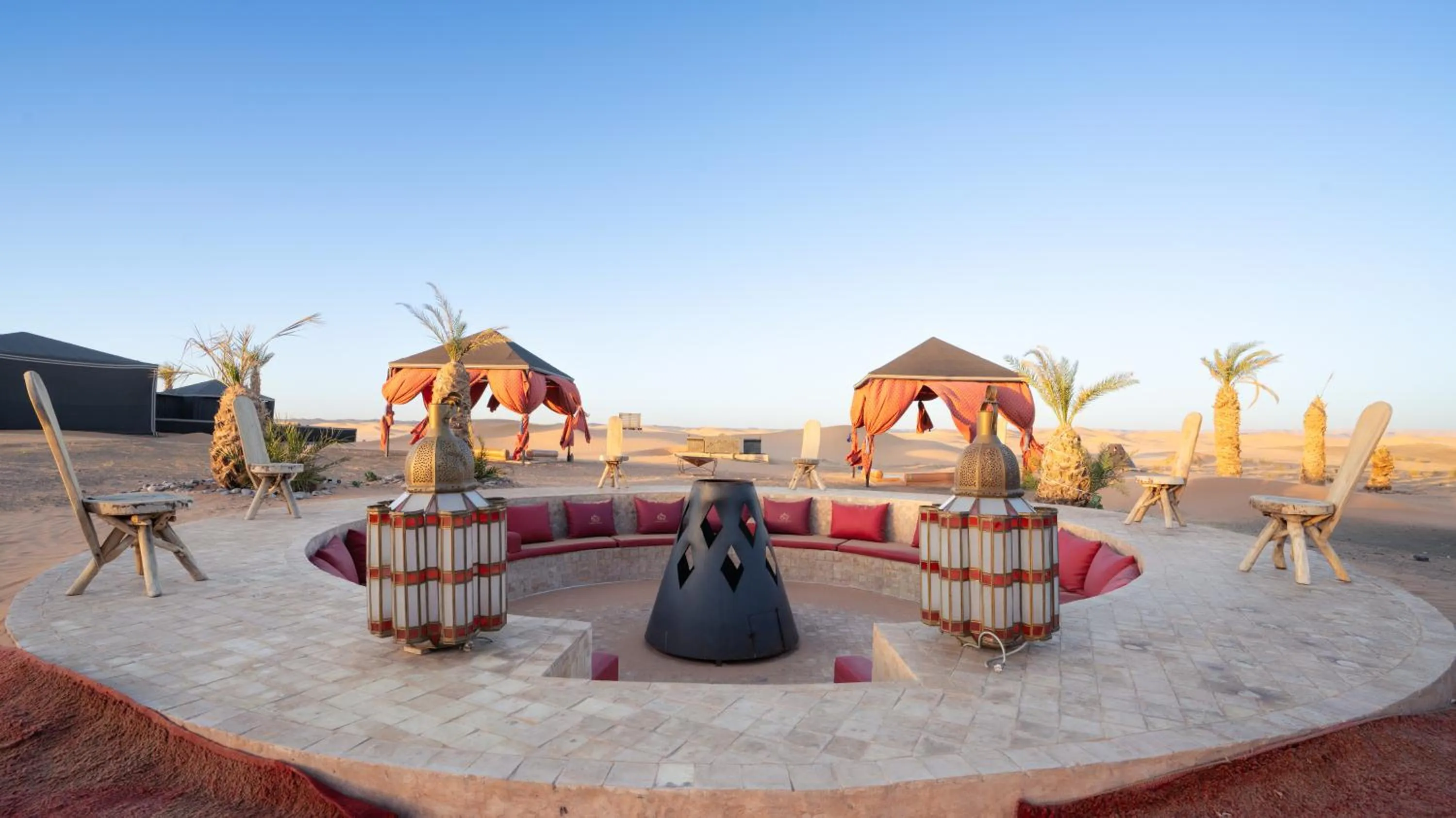 Evening entertainment in Palais Du Desert Hotel & Spa