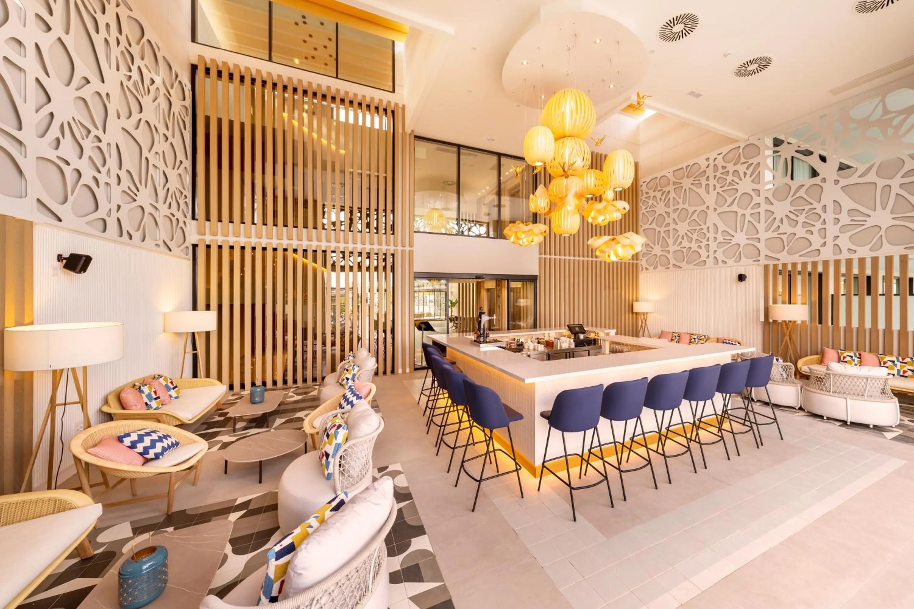 Lounge or bar in Eurostars Oasis Marbella