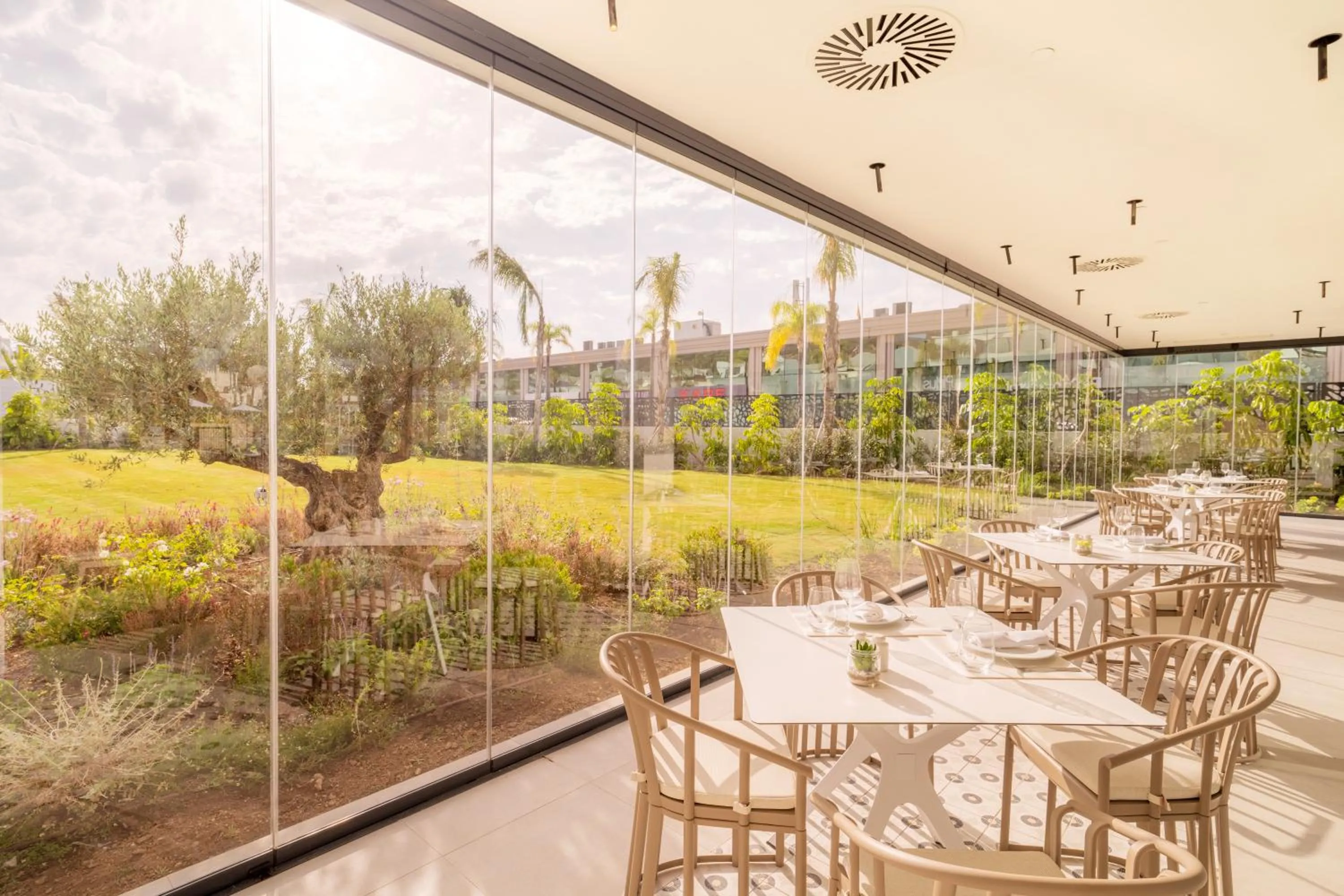 Restaurant/places to eat in Eurostars Oasis Marbella