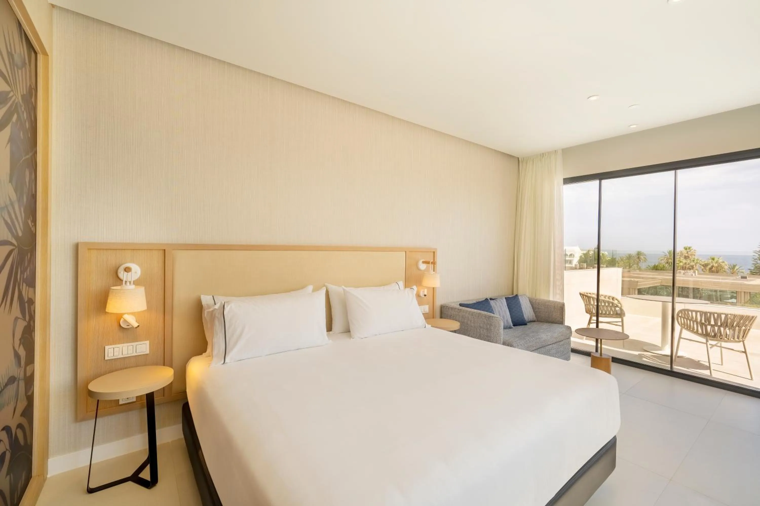 Bedroom, Bed in Eurostars Oasis Marbella