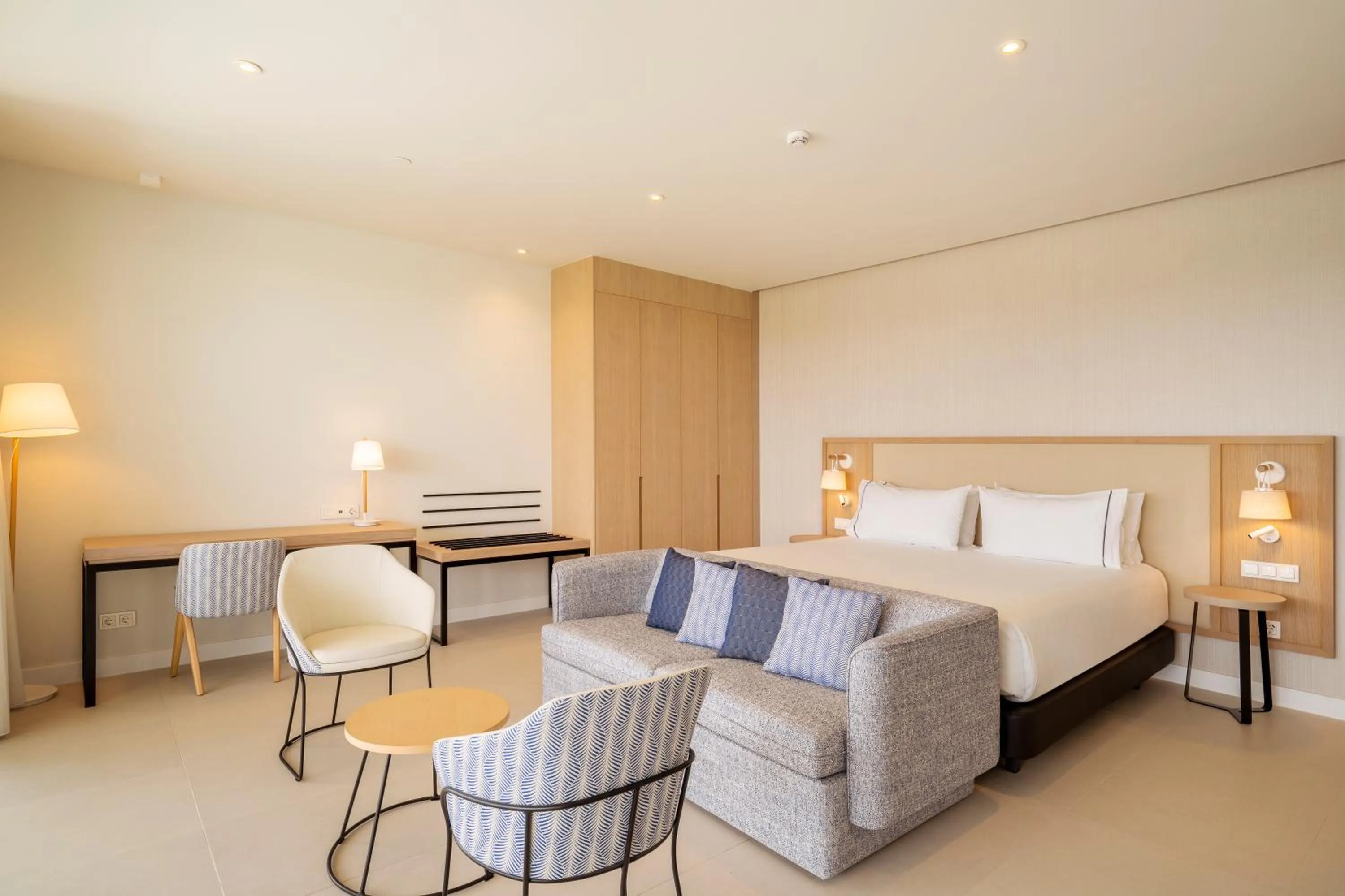 Dinner, Bed in Eurostars Oasis Marbella