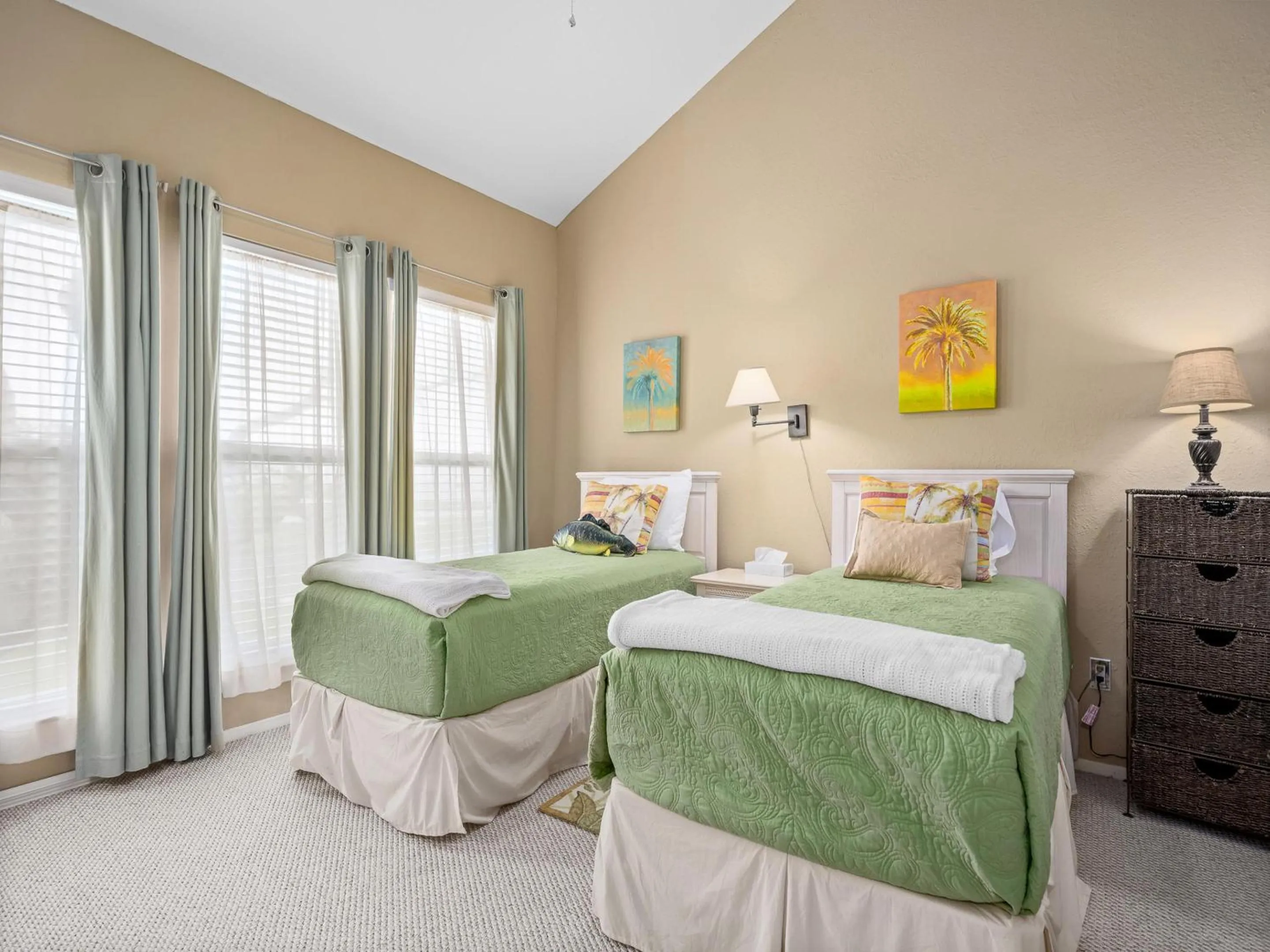 Property building, Bed in Sailing Windward