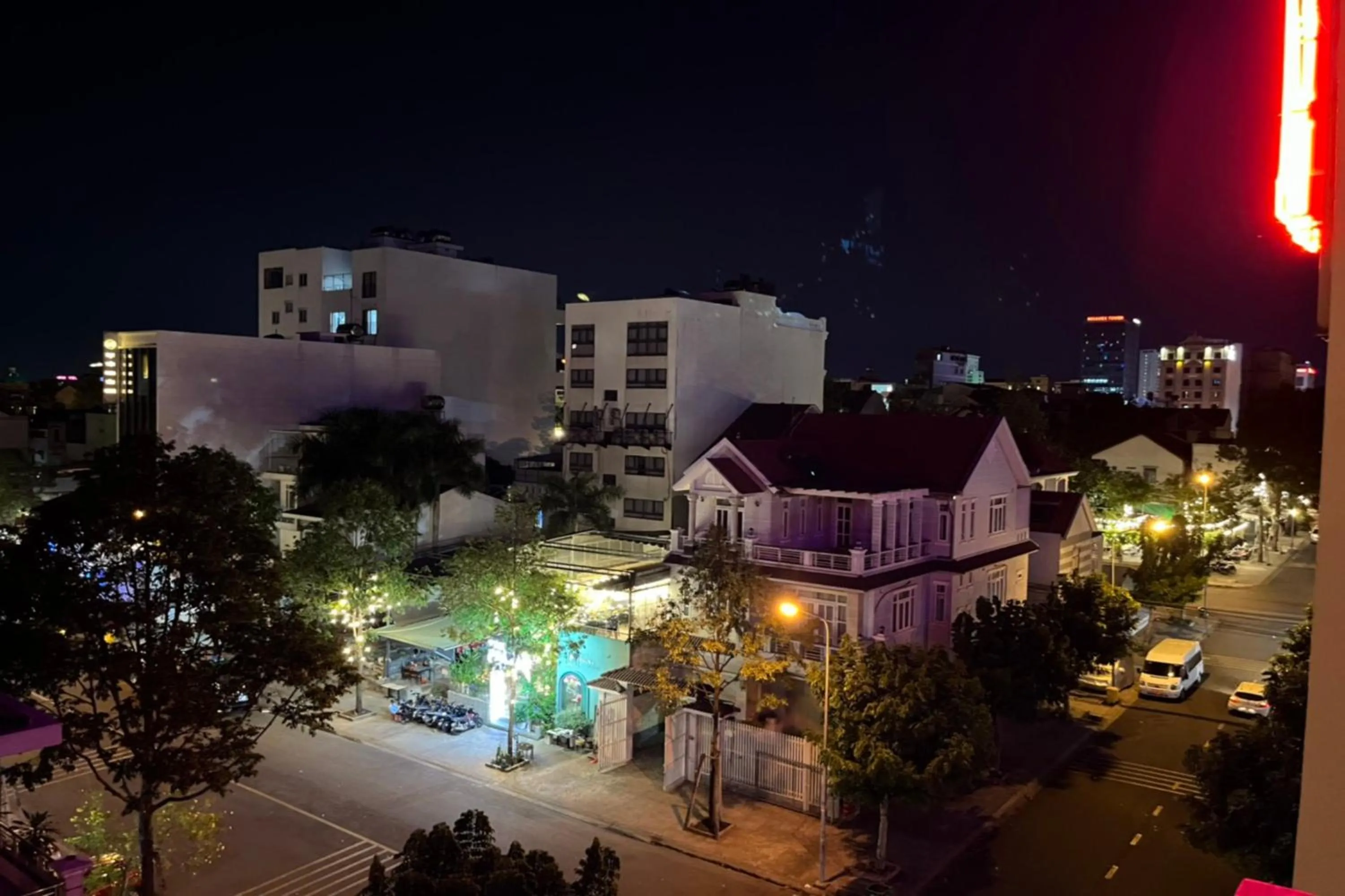 Night in Thien Ha Hotel