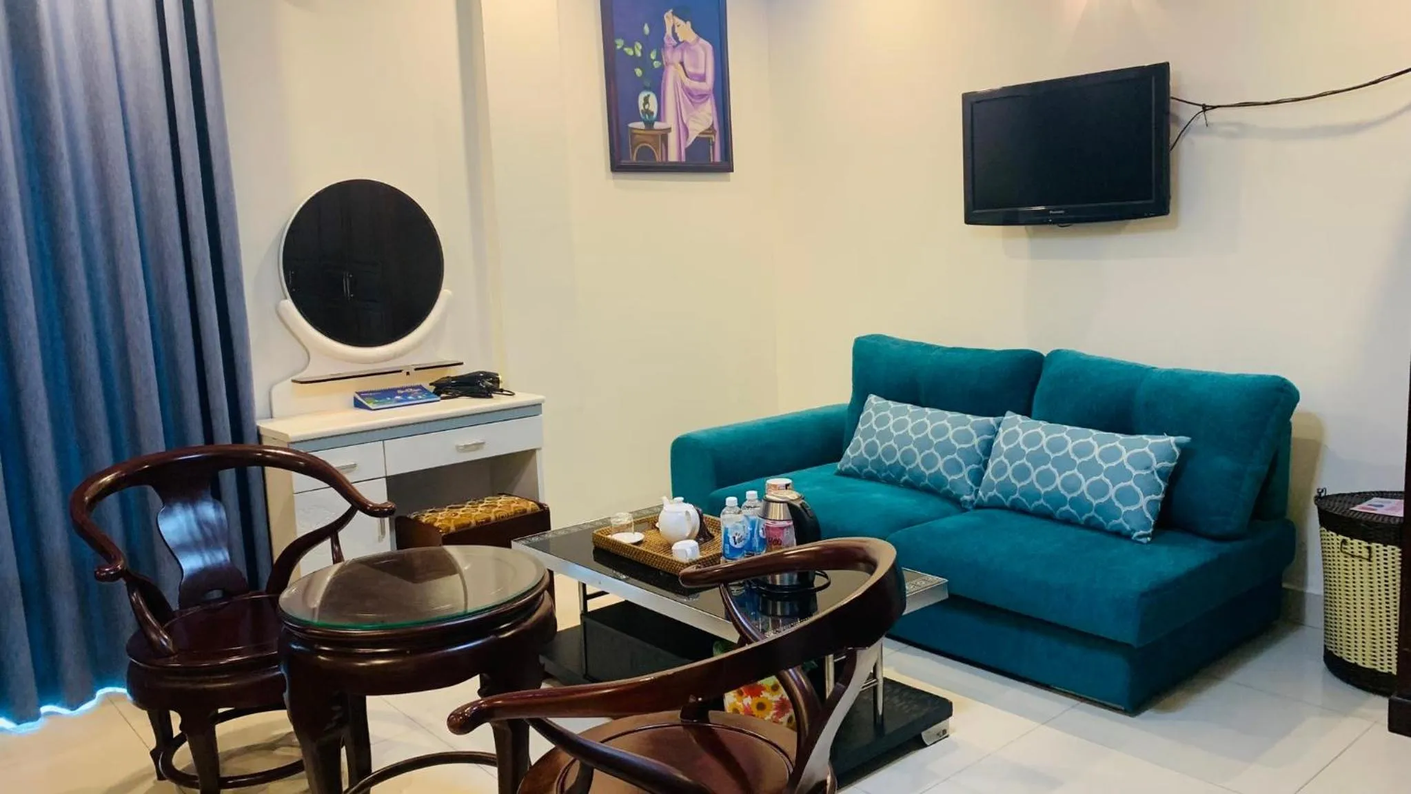 Living room in Thien Ha Hotel