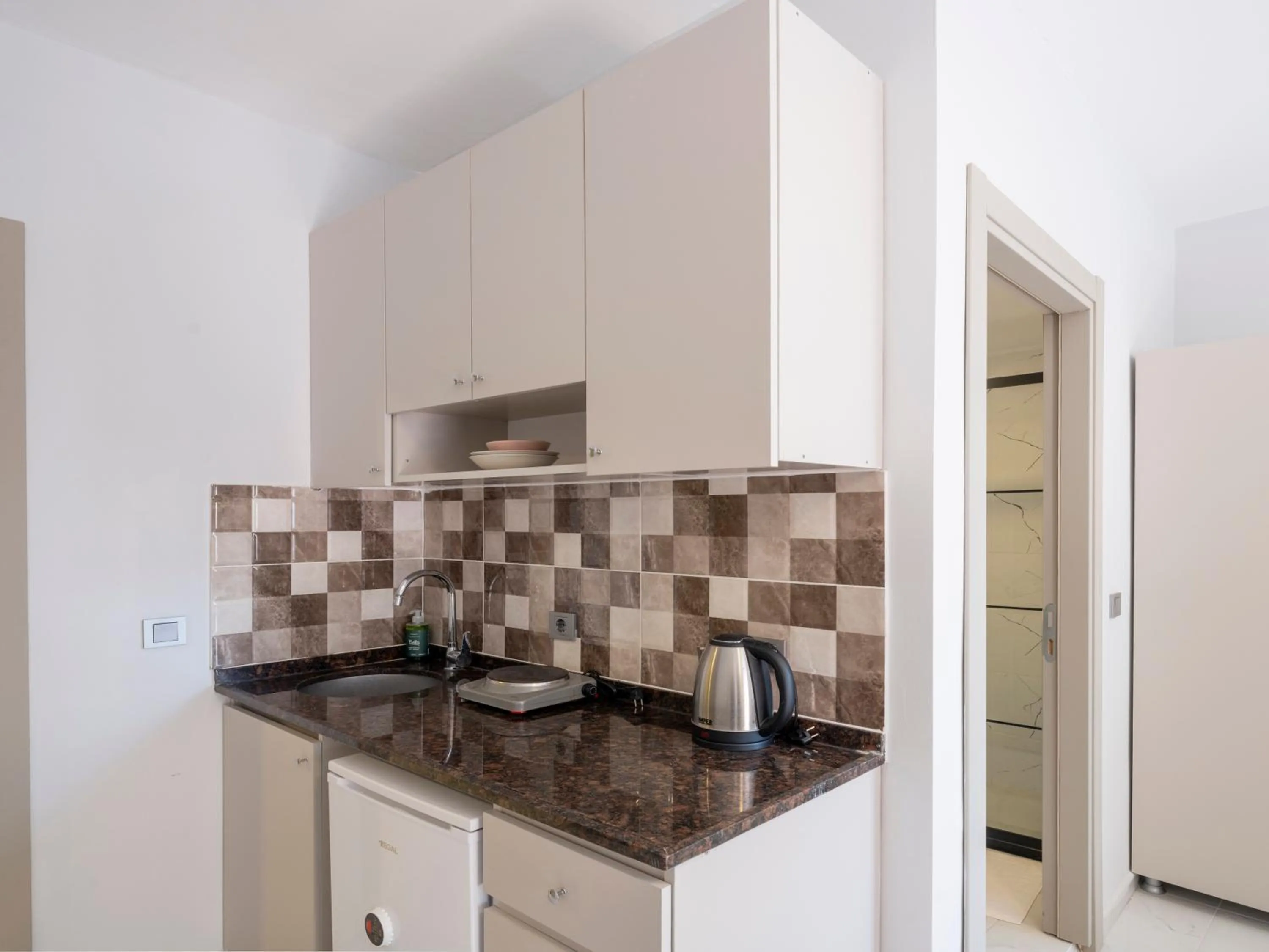 Kitchen or kitchenette in The Red Tent Suite 23