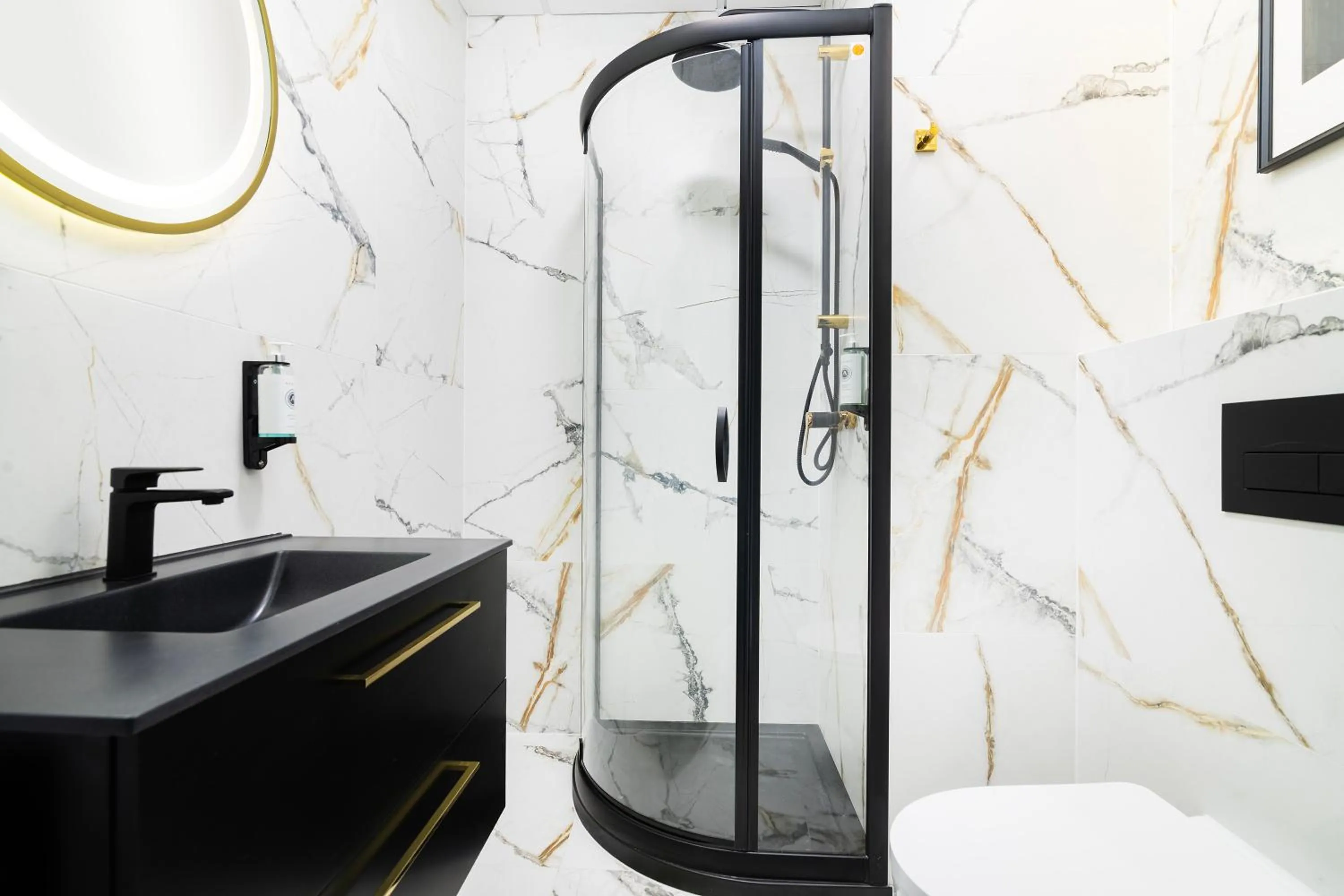 Shower in Vola Palace