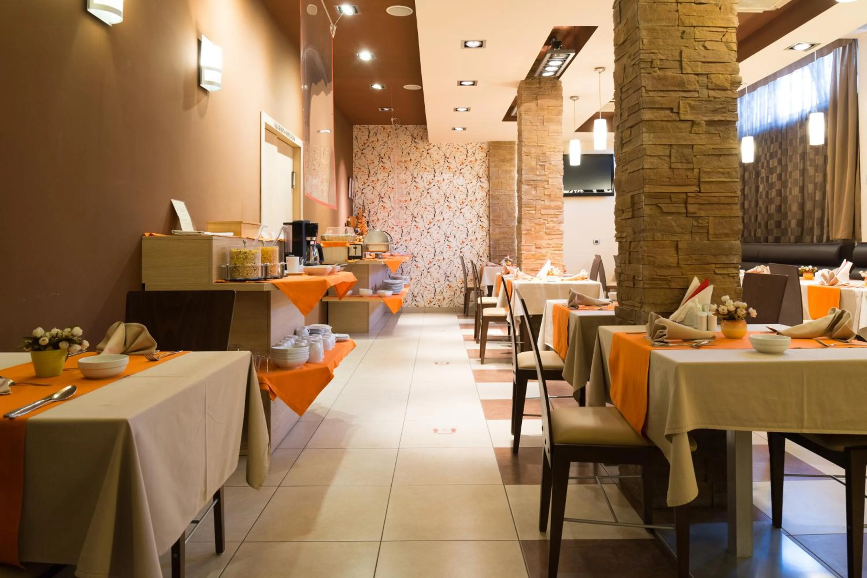 Restaurant/places to eat in Garni Hotel Vigor - EV station