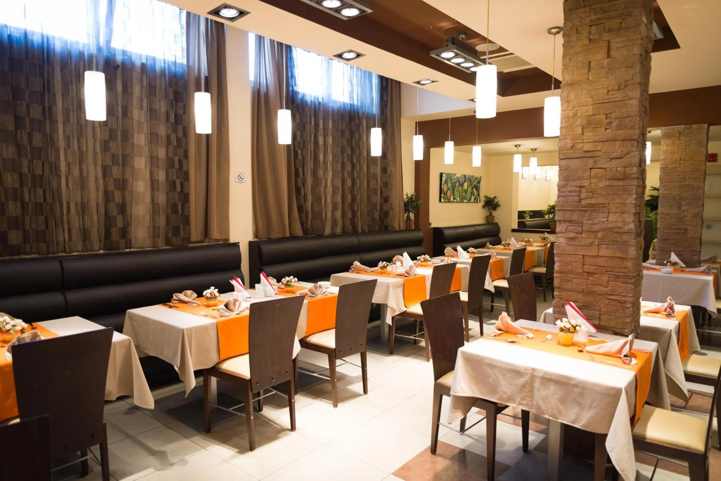 Restaurant/places to eat in Garni Hotel Vigor - EV station