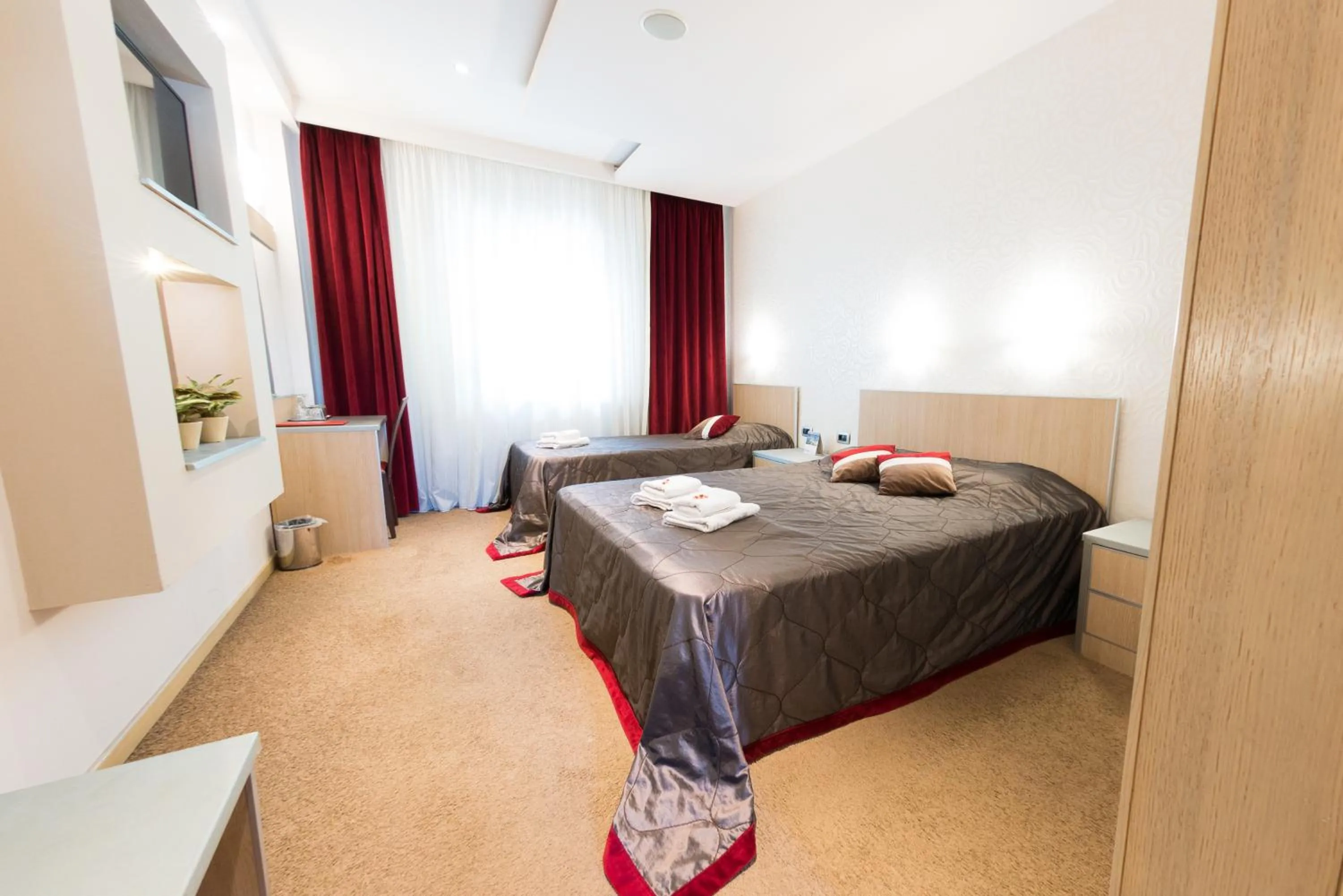 Photo of the whole room, Bed in Garni Hotel Vigor - EV station