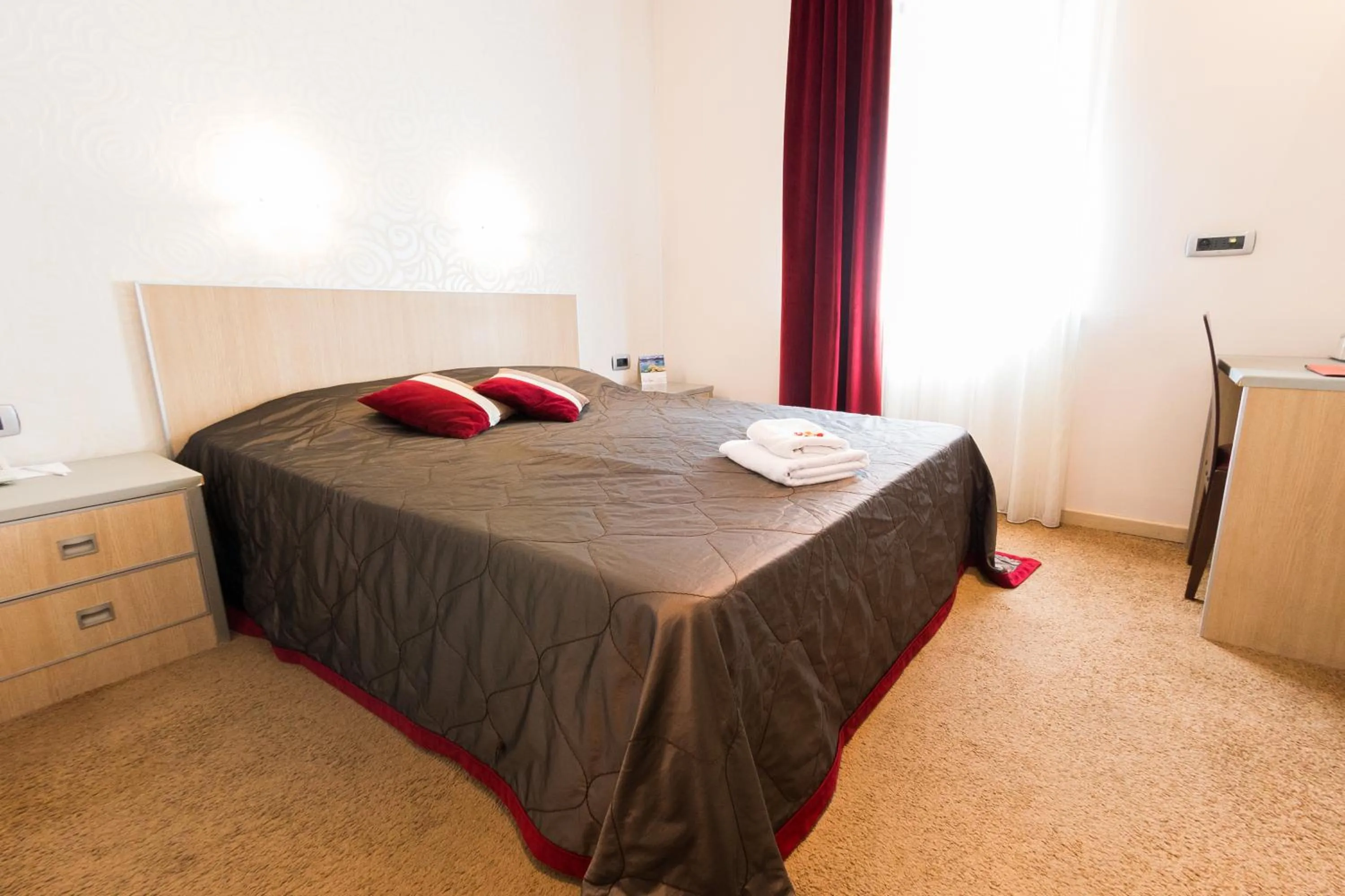 Photo of the whole room, Bed in Garni Hotel Vigor - EV station