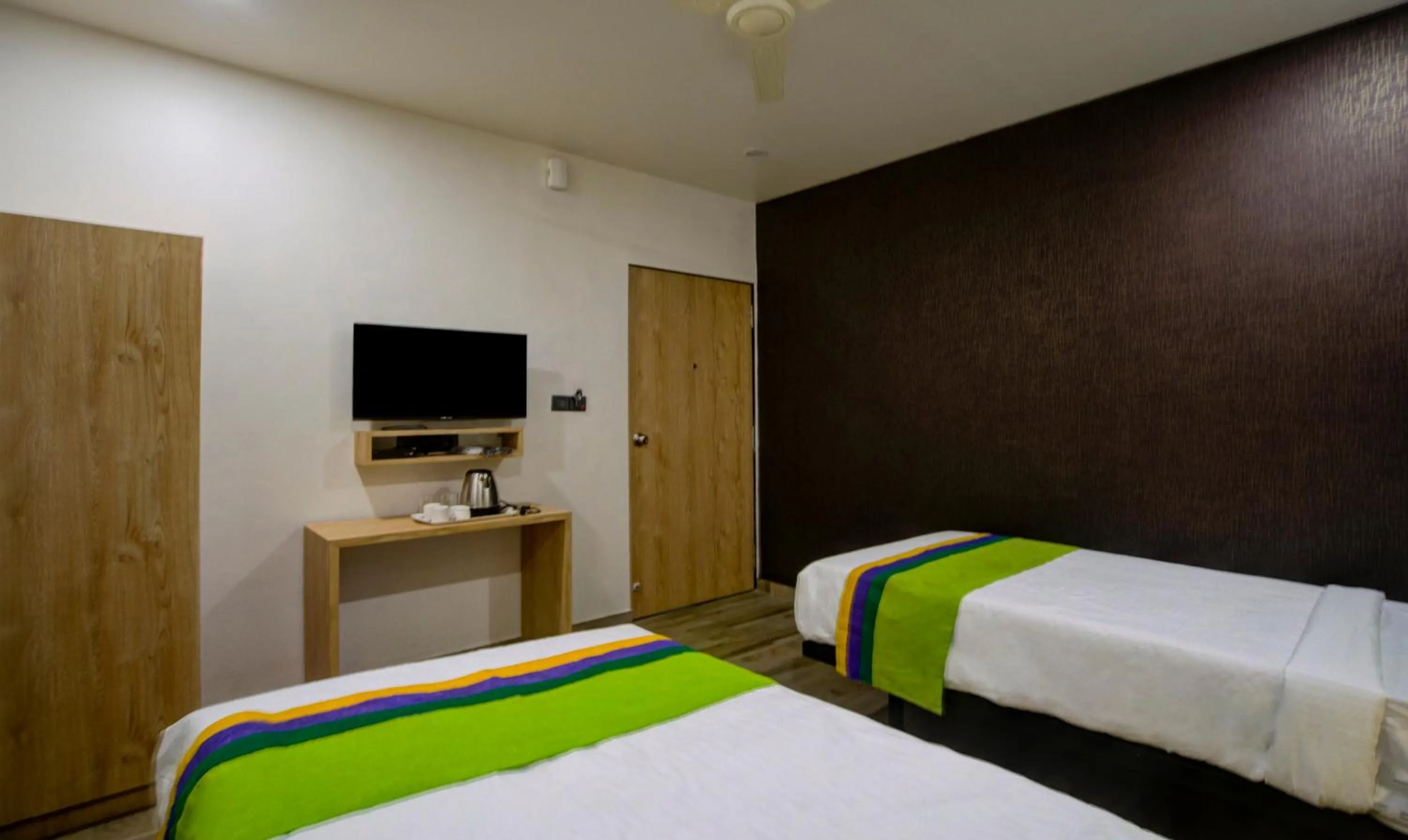 Bedroom, Bed in Treebo Grand Lotus - 3 km from Textile Market