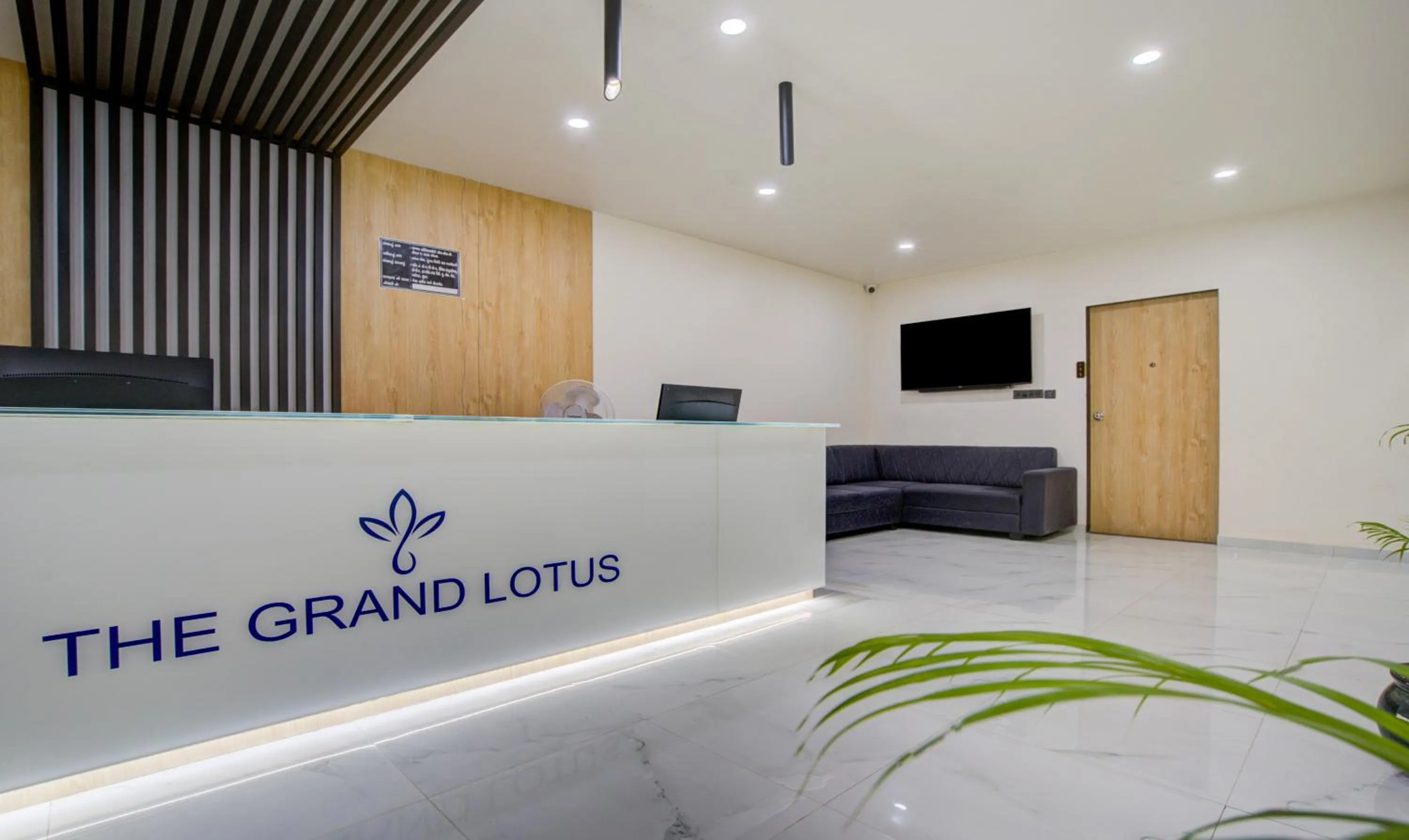 Lobby or reception in Treebo Grand Lotus - 3 km from Textile Market