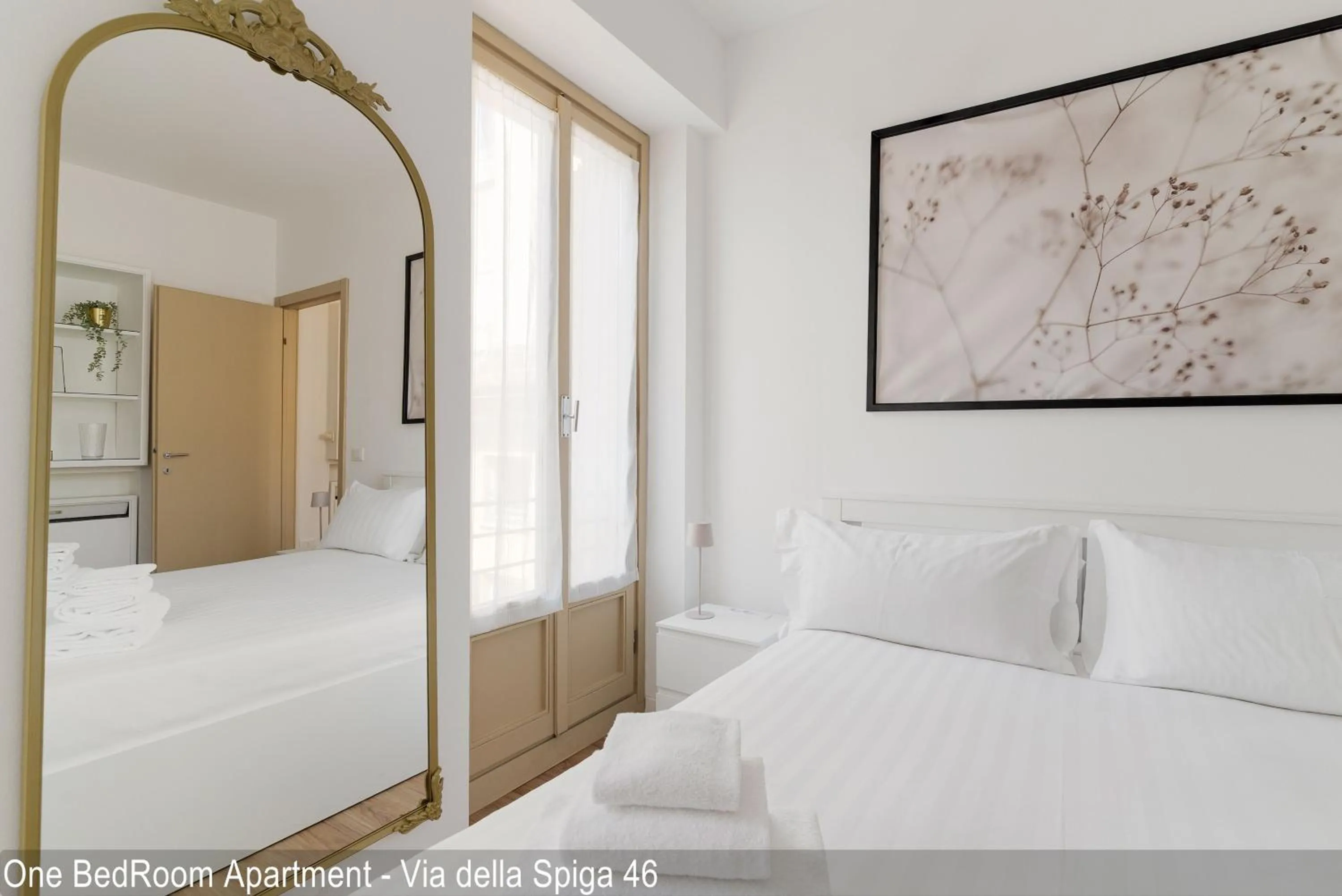 Bed in Brera Apartments in Via della Spiga