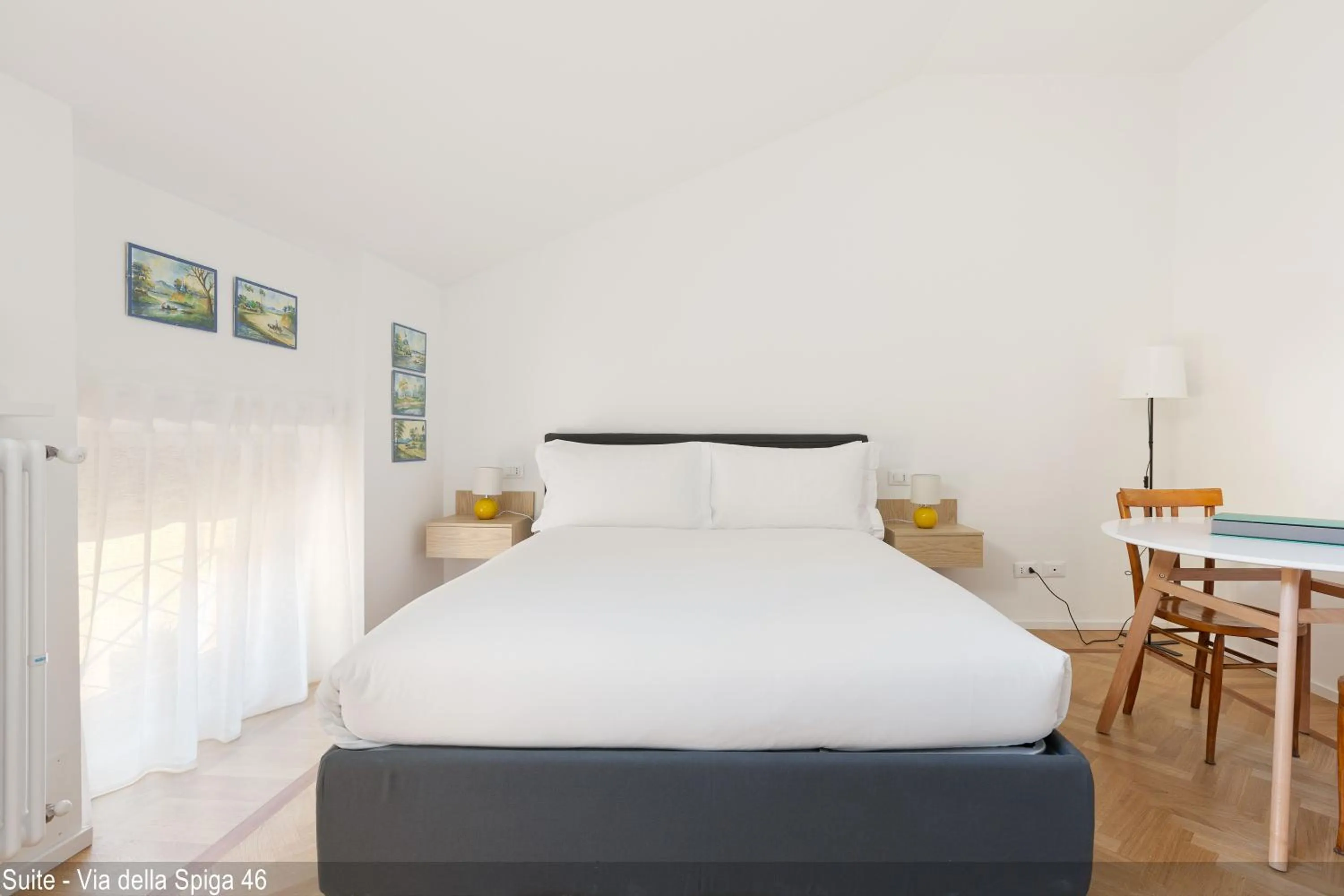 Bed in Brera Apartments in Via della Spiga