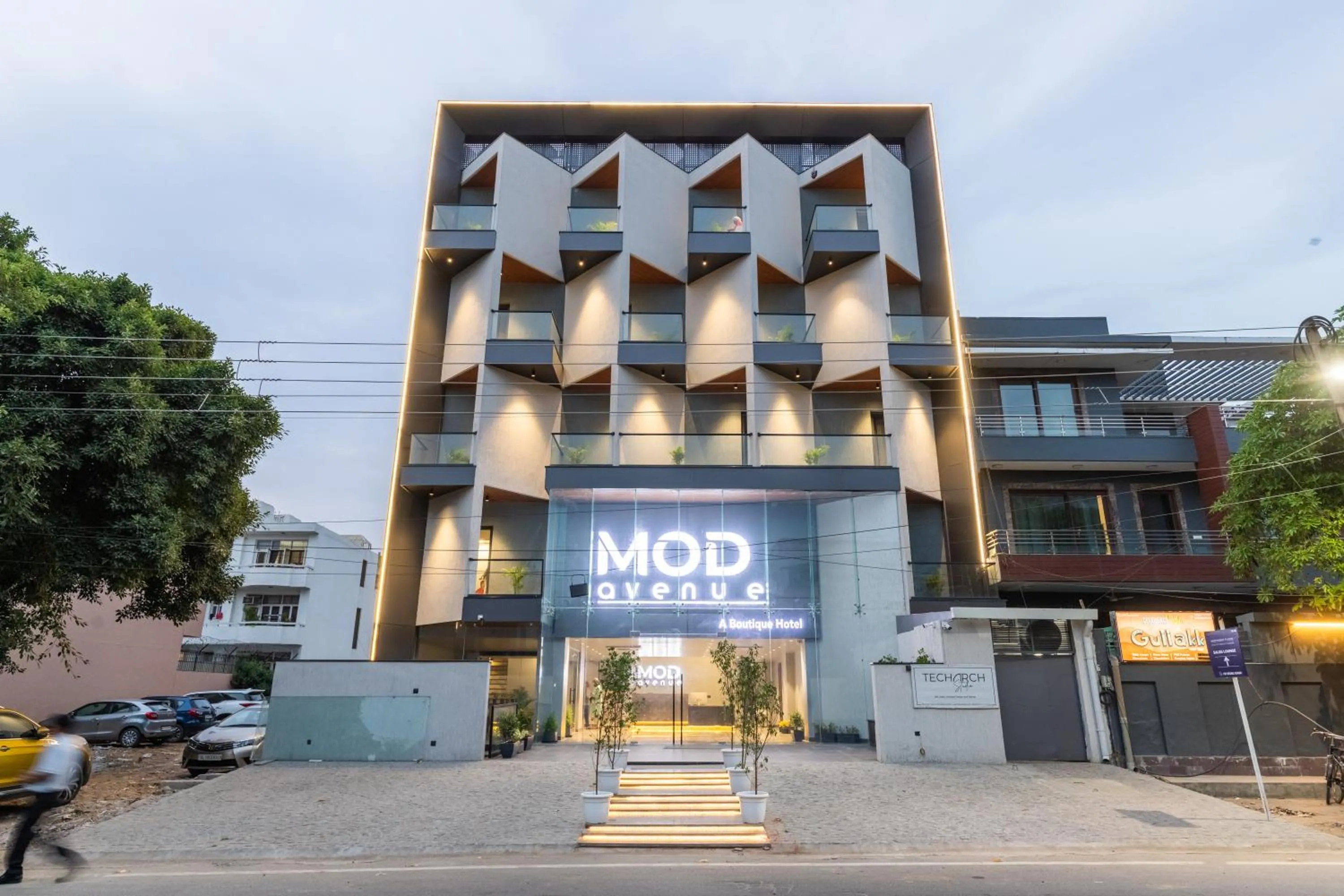 Property building in Mod Avenue