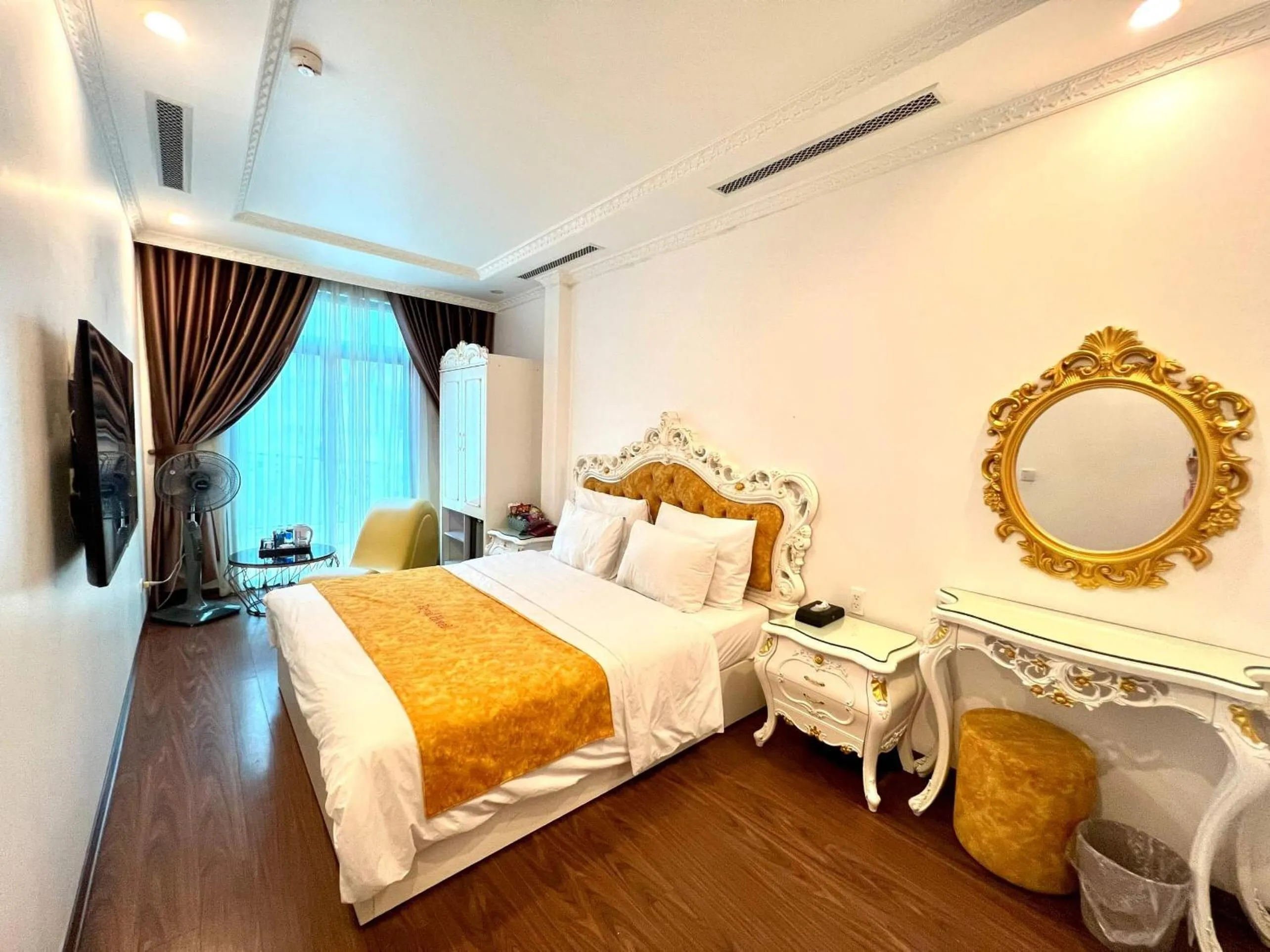 Bed in Royal Hotel Thanh Trì