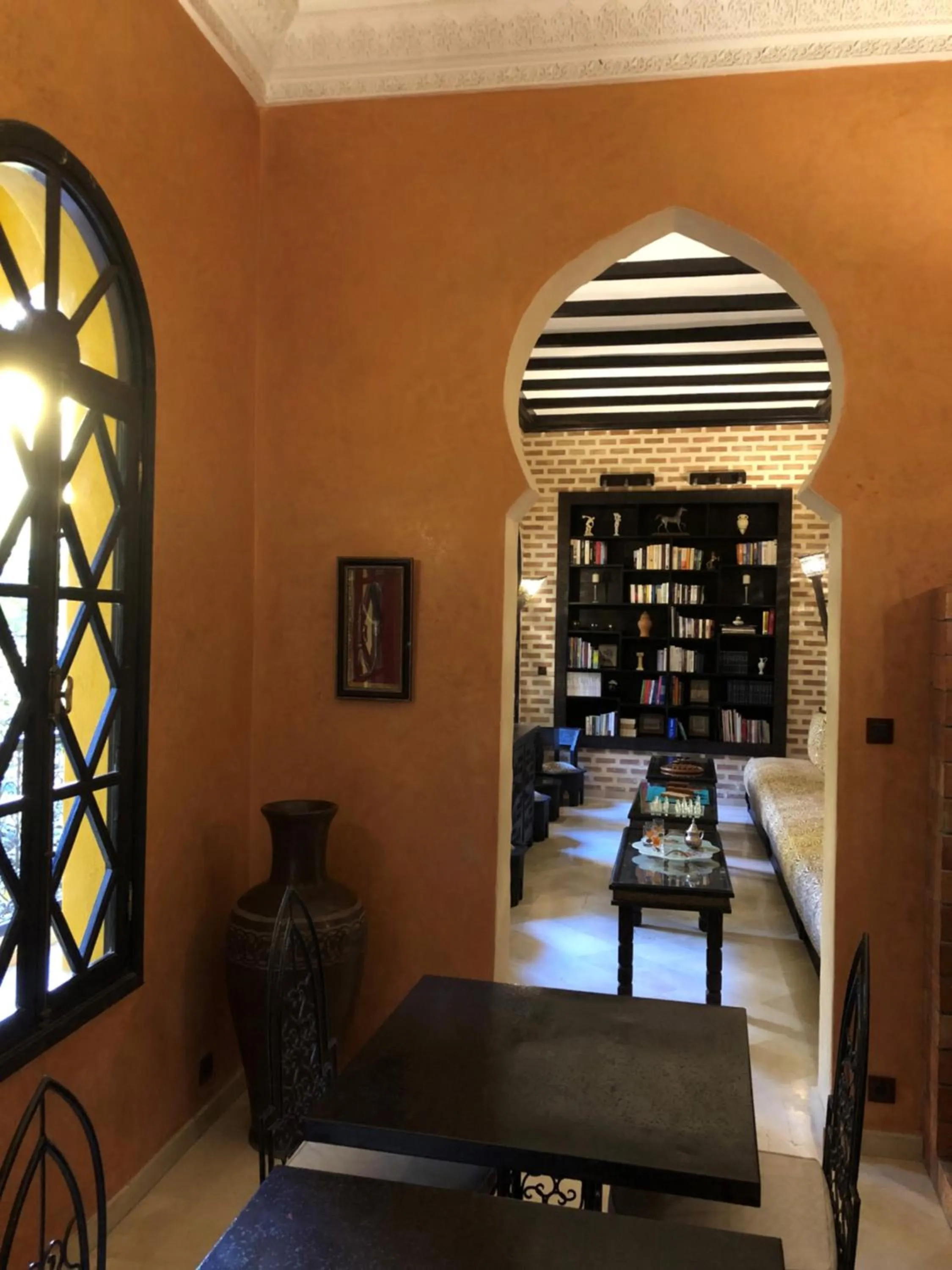 Library, Bed in Riad Soleil D'orient
