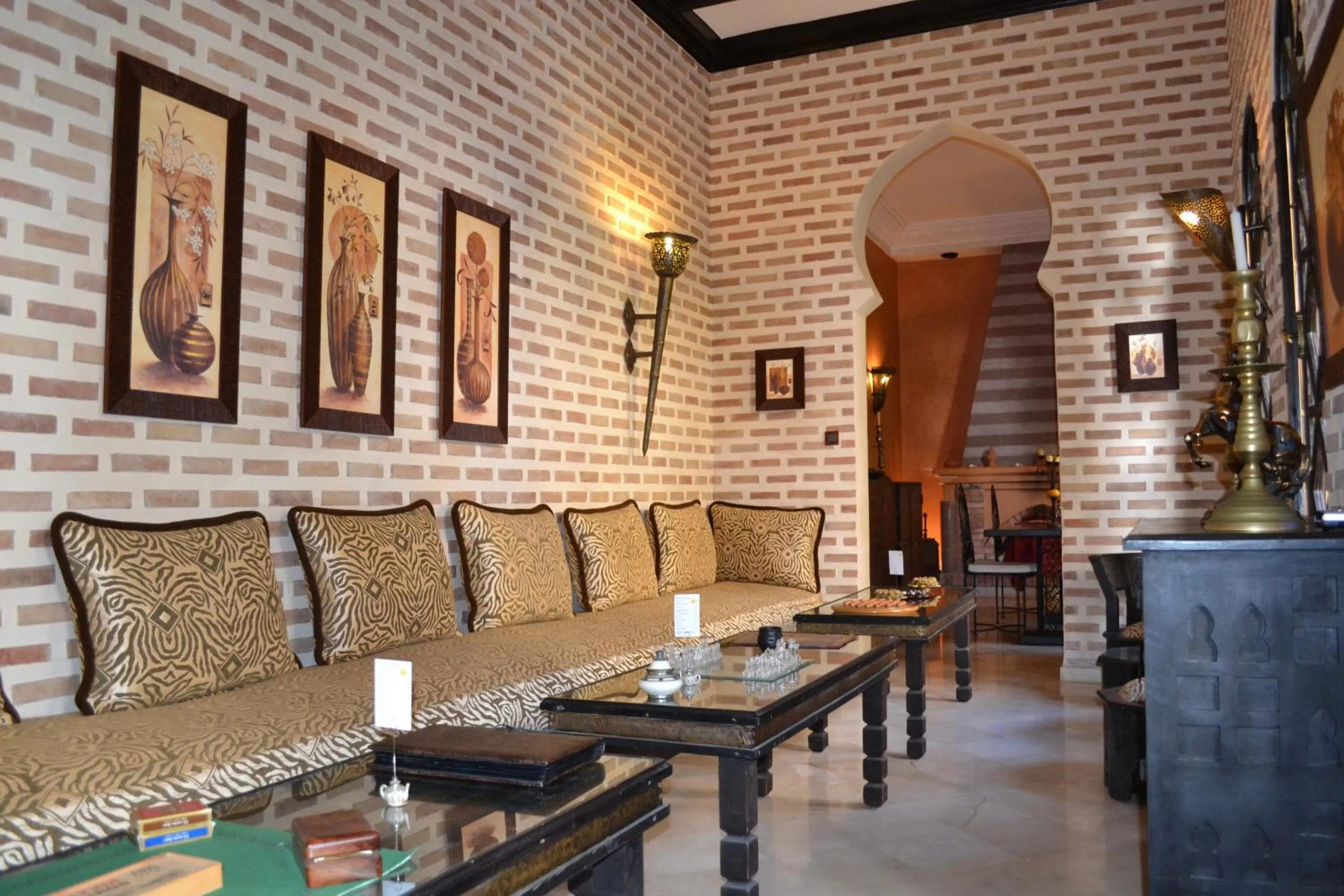 Lounge or bar in Riad Soleil D'orient