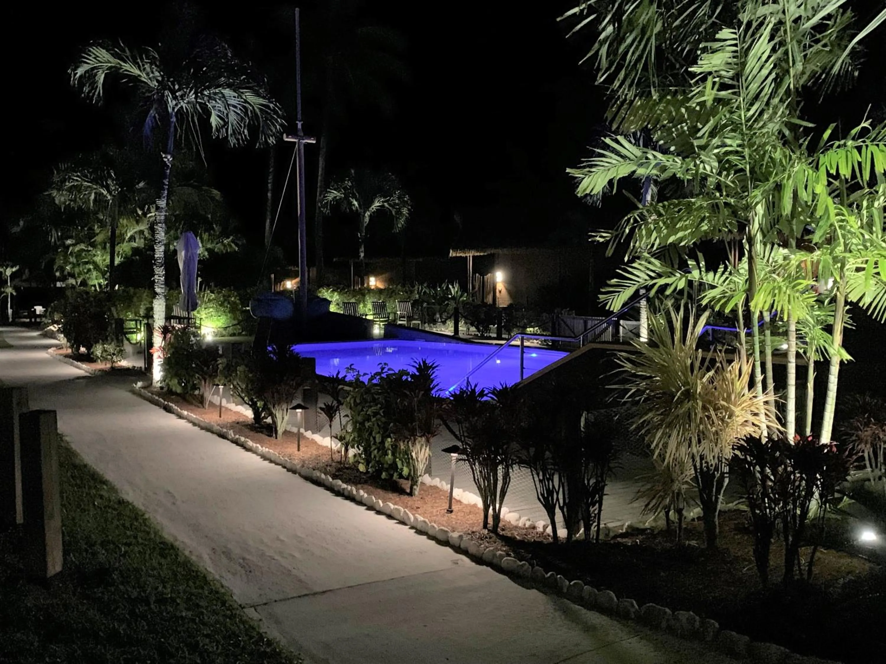 Swimming pool in Magic Reef Bungalows